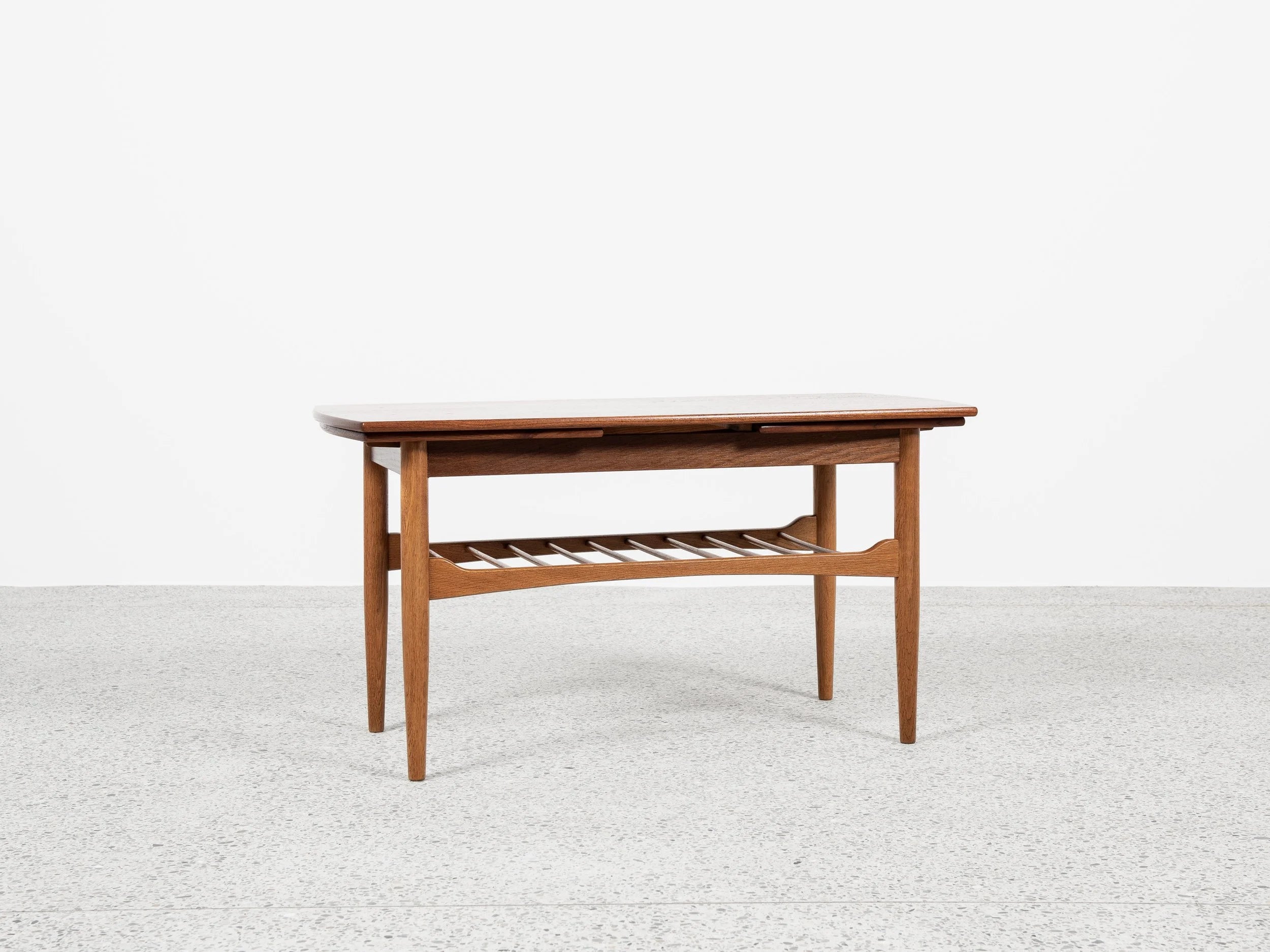 Midcentury_extendable_coffee_table_in_oak_and_teak_1960s