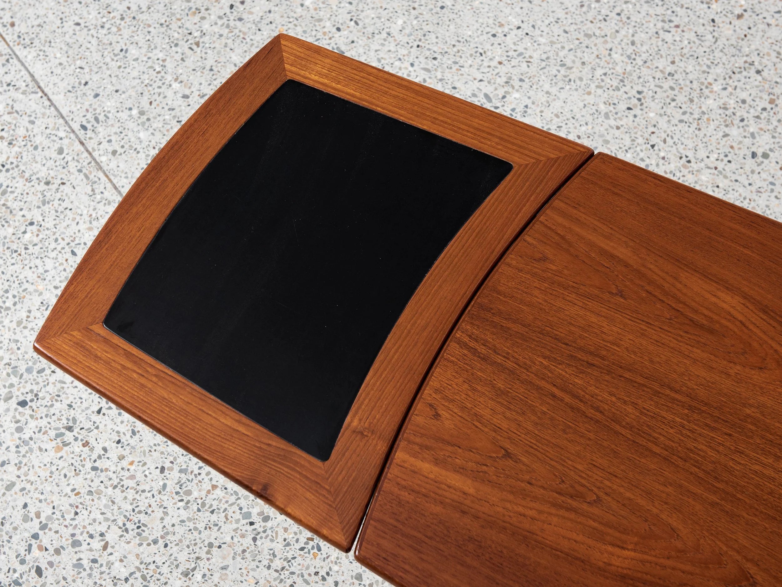 Midcentury_extendable_coffee_table_in_oak_and_teak_1960s
