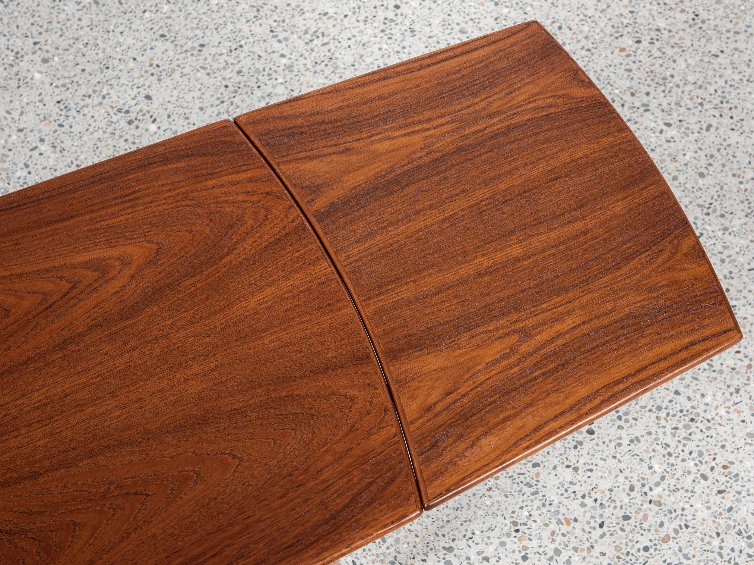 Midcentury_extendable_coffee_table_in_oak_and_teak_1960s