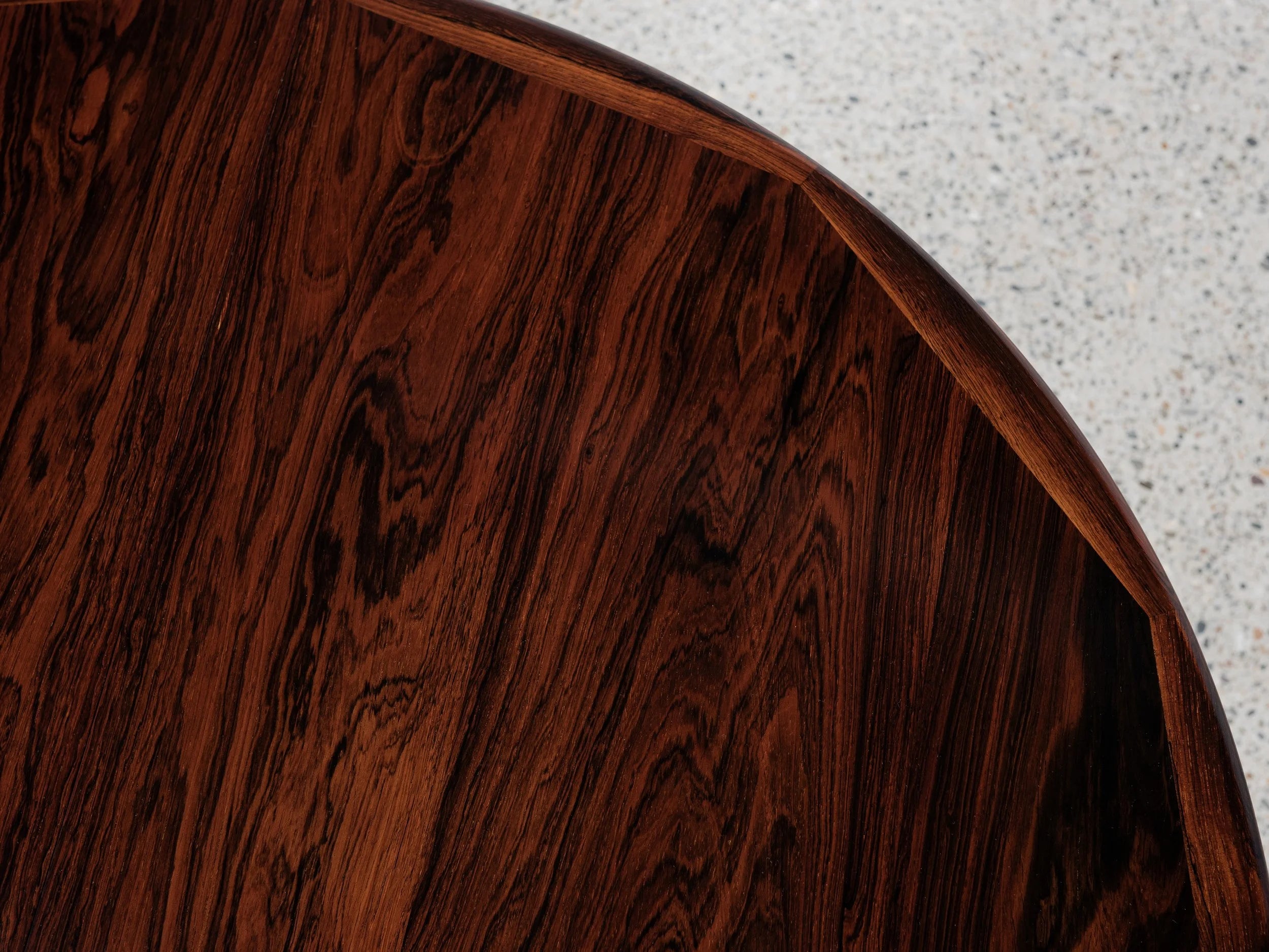 Midcentury_extendable_round_dining_table_in_rosewood_by_VV_Møbler_1960s