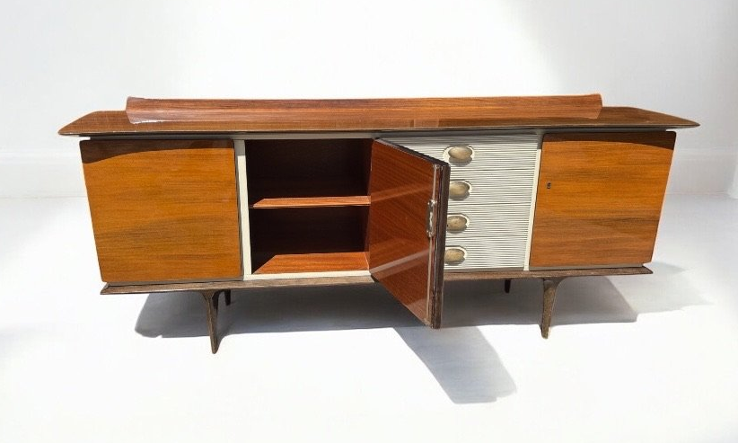 Italian_Mid_Century_Modern_Sideboard_Attributed_to_Vittorio_Dassi,_Teak_and_Brass_Credenza,_1950s