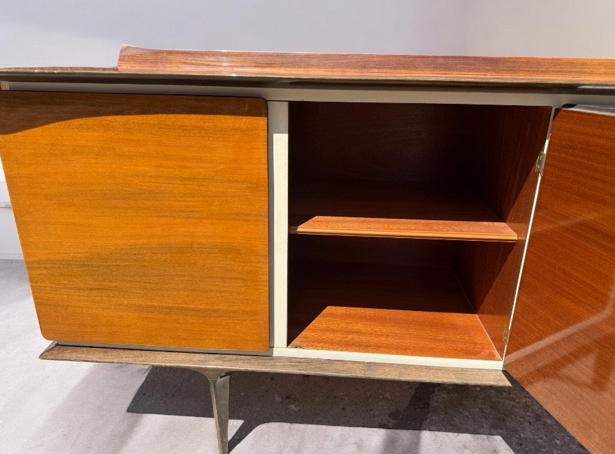 Italian_Mid_Century_Modern_Sideboard_Attributed_to_Vittorio_Dassi,_Teak_and_Brass_Credenza,_1950s
