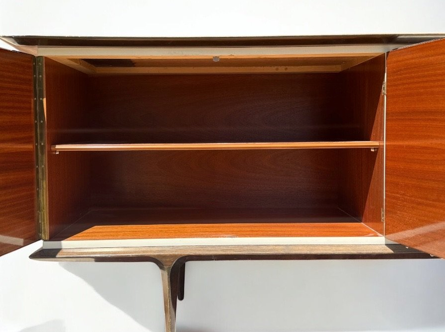 Italian_Mid_Century_Modern_Sideboard_Attributed_to_Vittorio_Dassi,_Teak_and_Brass_Credenza,_1950s