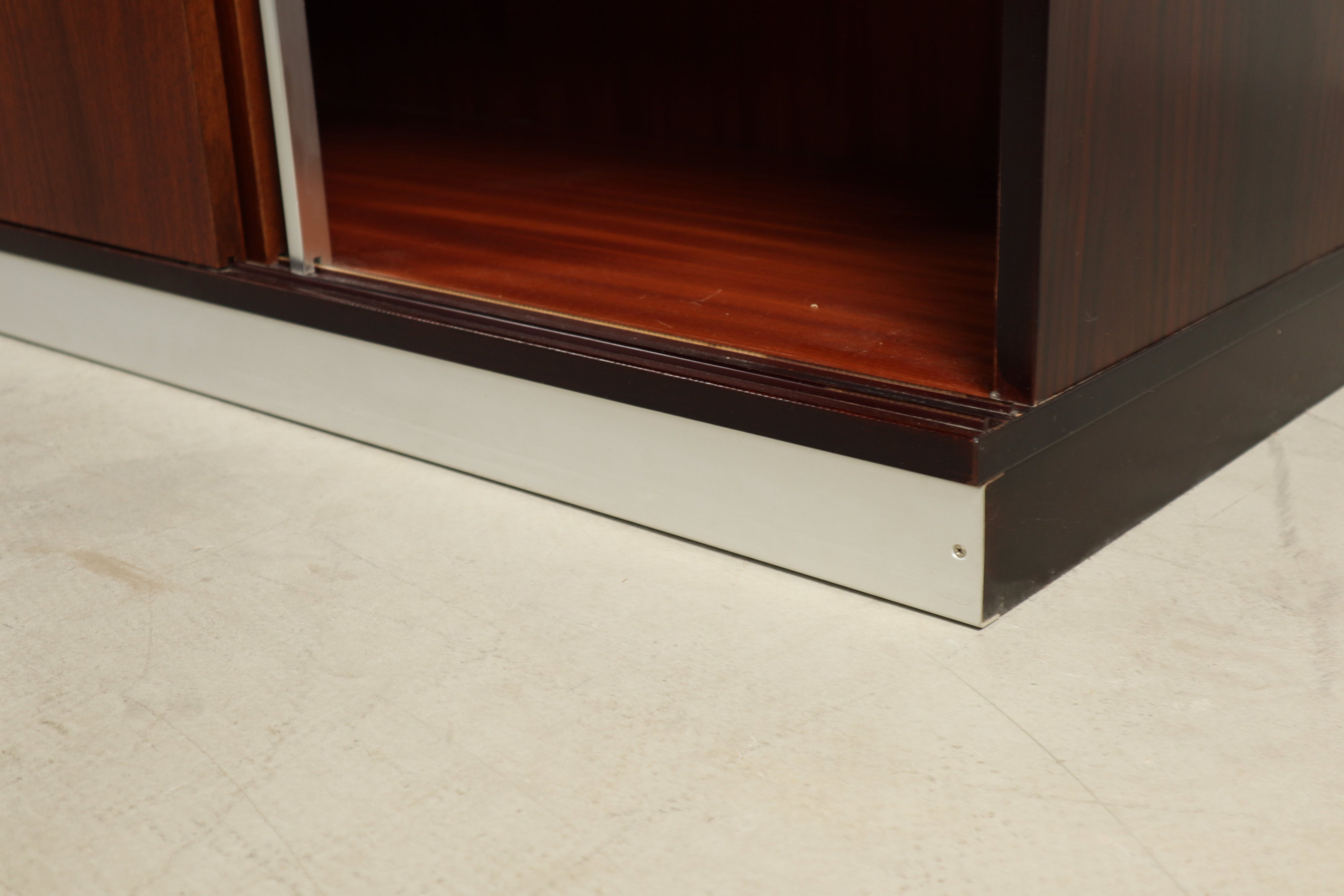 MIM_Roma_filing_cabinet_in_Rosewood_by_Ennio_Fazioli_and_Ico_Parisi,_1970s