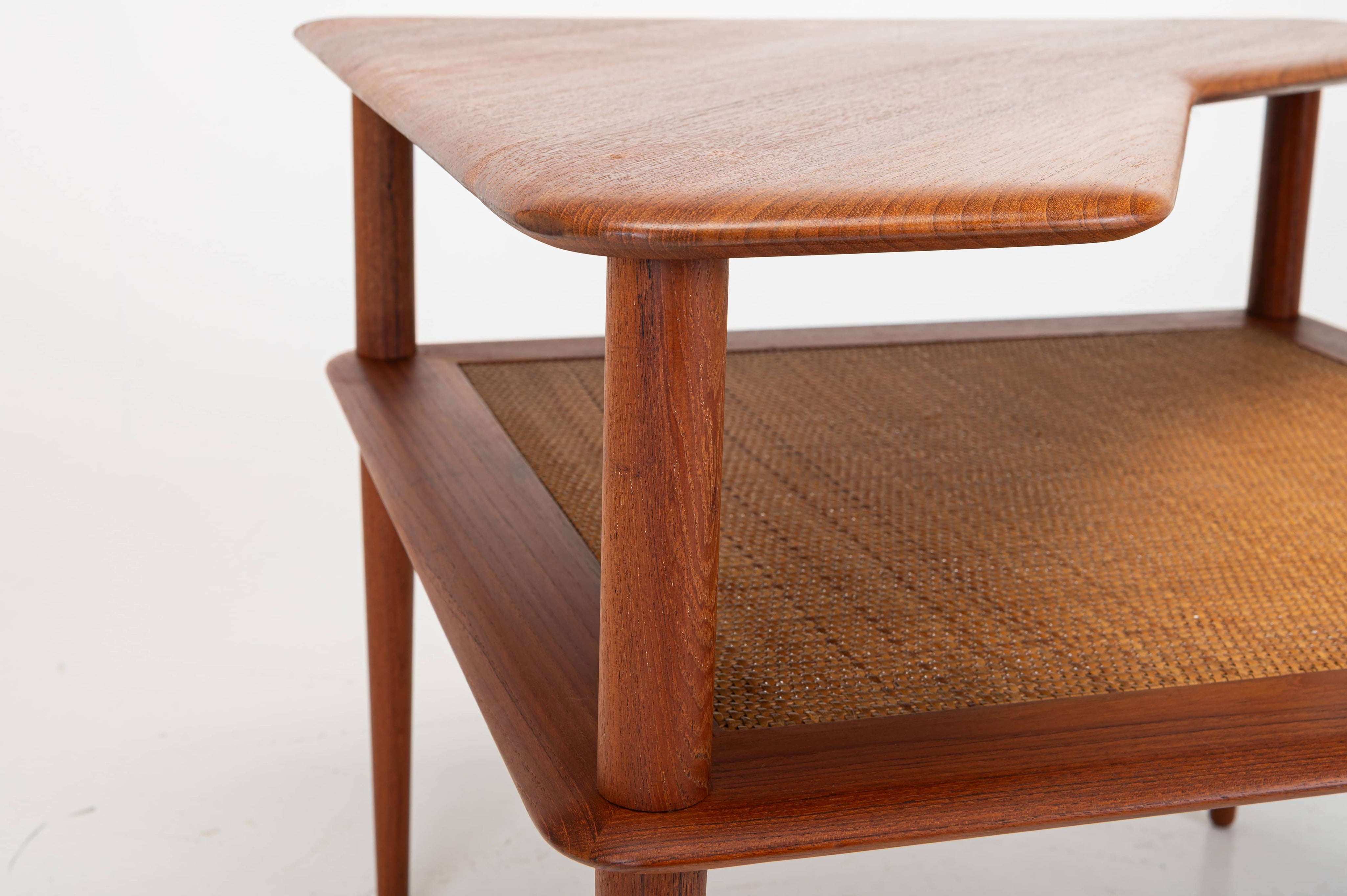 Minerva_Coffee_Table_by_Peter_Hvidt_and_Orla_Mølgaard_Nielsen_for_France_and_Son,_1960s,_Denmark