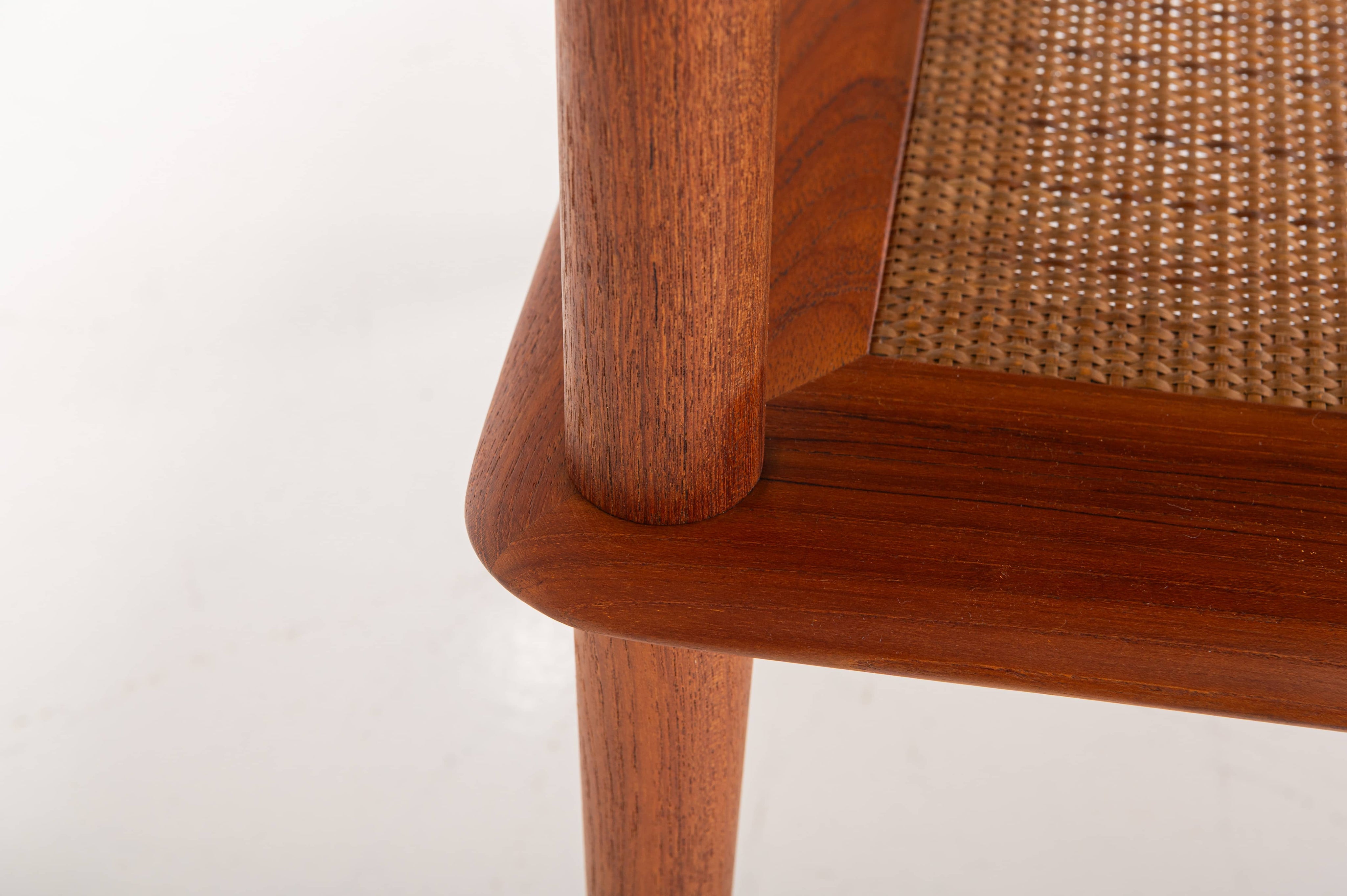 Minerva_Coffee_Table_by_Peter_Hvidt_and_Orla_Mølgaard_Nielsen_for_France_and_Son,_1960s,_Denmark