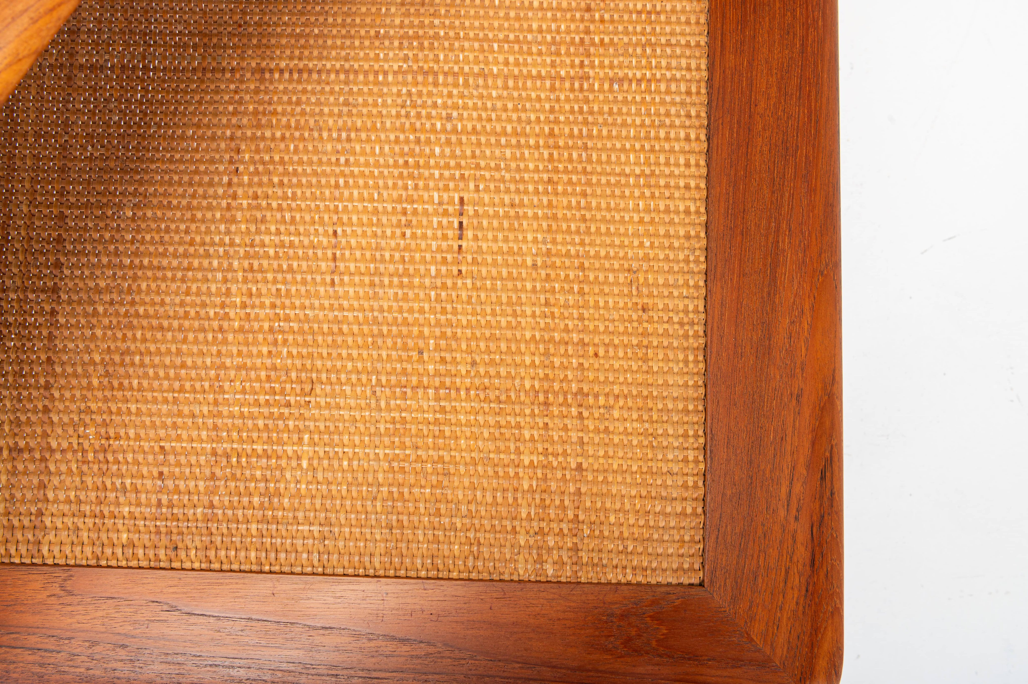 Minerva_Coffee_Table_by_Peter_Hvidt_and_Orla_Mølgaard_Nielsen_for_France_and_Son,_1960s,_Denmark