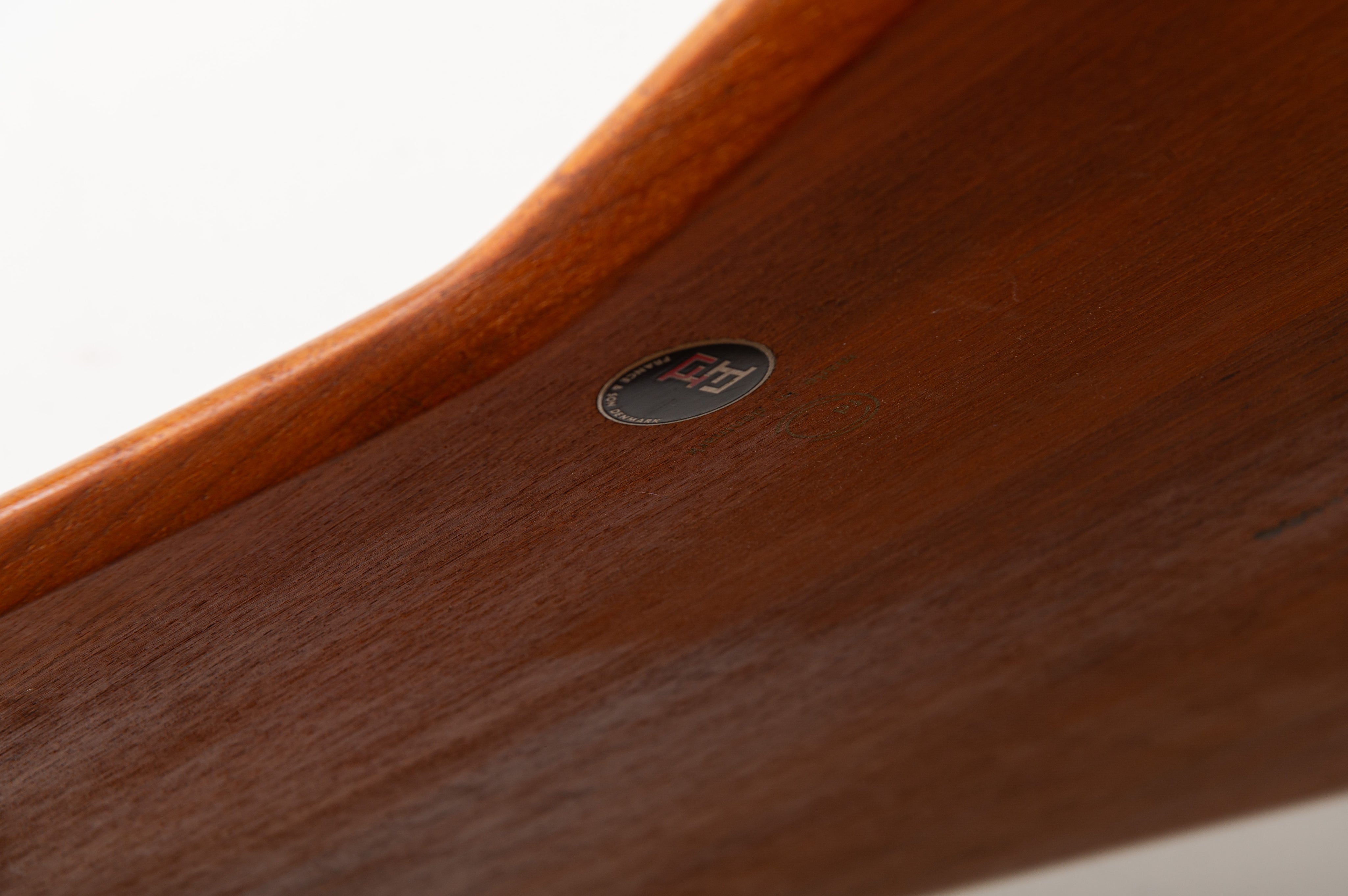 Minerva_Coffee_Table_by_Peter_Hvidt_and_Orla_Mølgaard_Nielsen_for_France_and_Son,_1960s,_Denmark