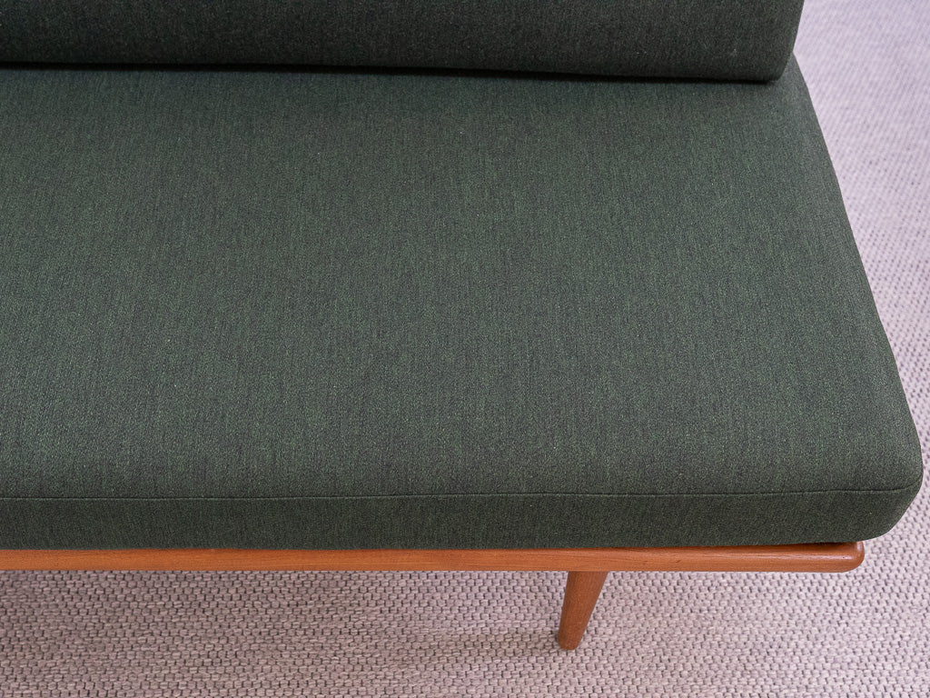 1950s_Minerva_Sofa_by_Peter_Hvidt_and_Orla_Mølgaard_Nielsen_for_France_and_Daverkosen,_Denmark
