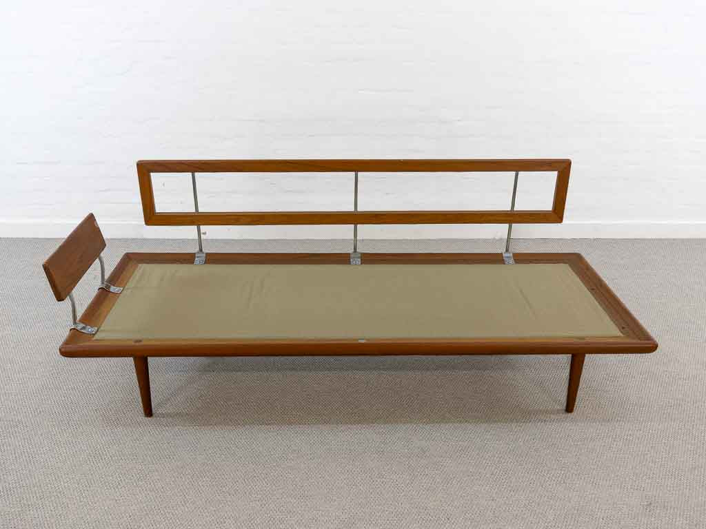 1950s_Minerva_Sofa_by_Peter_Hvidt_and_Orla_Mølgaard_Nielsen_for_France_and_Daverkosen,_Denmark
