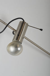 Minimalist_wall_lamp_'194'_by_Tito_Agnoli_for_Oluce,_1950s