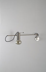 Minimalist_wall_lamp_'194'_by_Tito_Agnoli_for_Oluce,_1950s