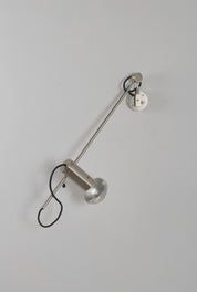 Minimalist_wall_lamp_'194'_by_Tito_Agnoli_for_Oluce,_1950s