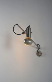 Minimalist_wall_lamp_'194'_by_Tito_Agnoli_for_Oluce,_1950s