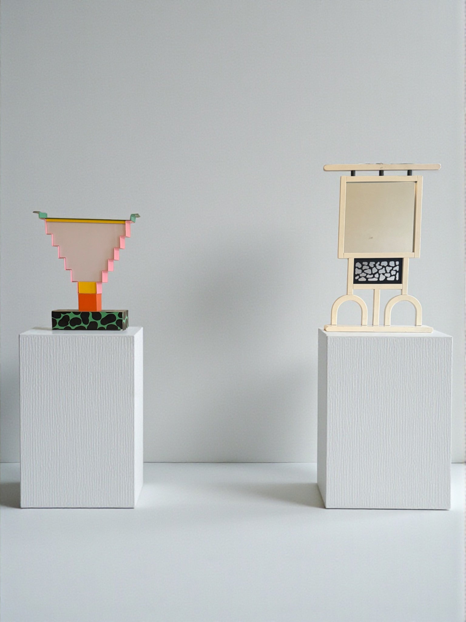 Rare_Wall_Mirror_by_George_J._Sowden_for_La_Donna_and_Memphis_Milano,_1986,_Italy