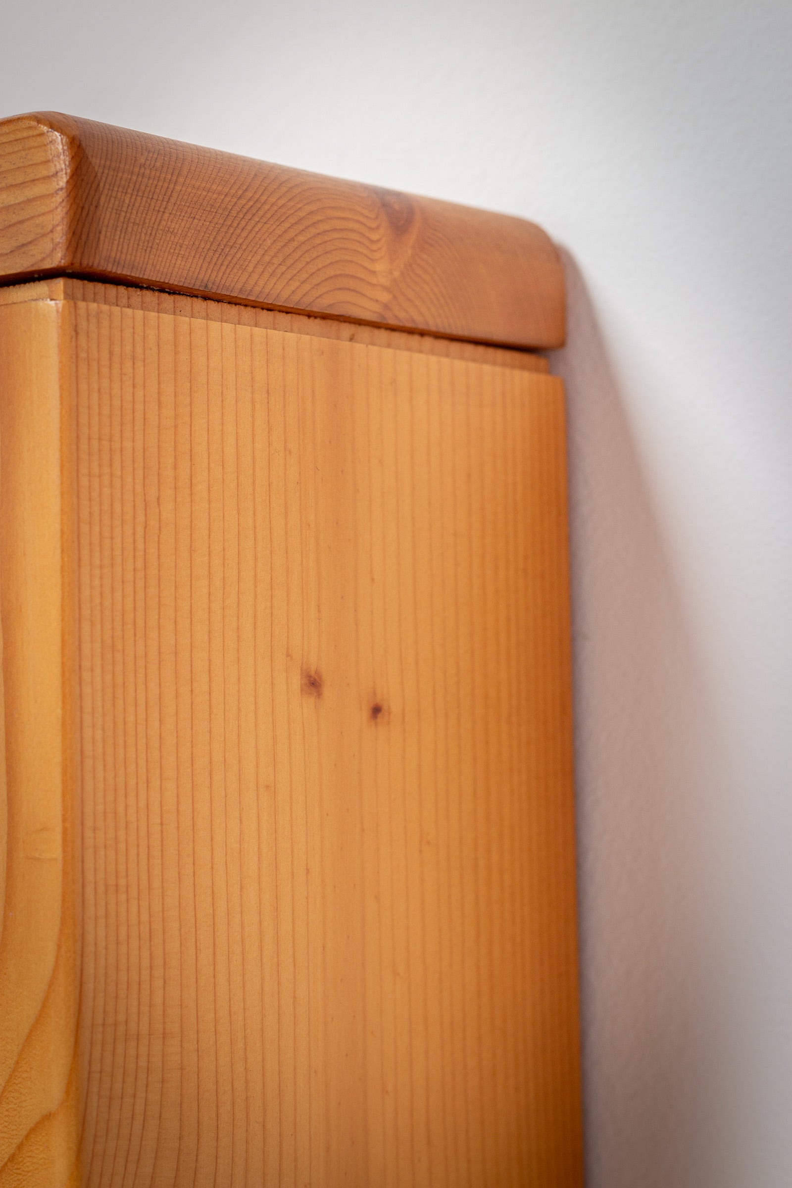 Mirror_design_by_Maison_Regain_France,_circa_1970