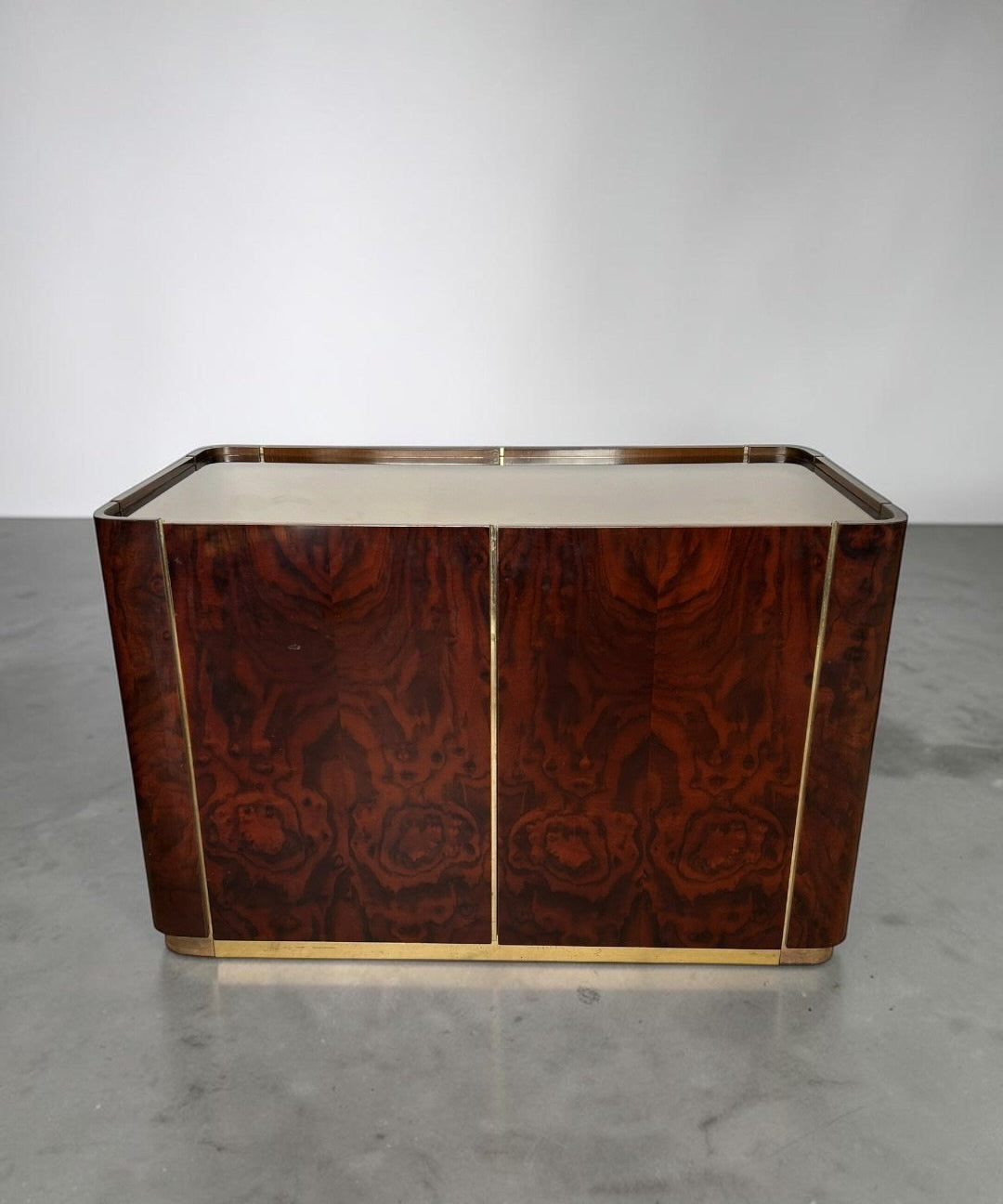 Italian_Modernist_Dry_Bar_Cabinet_in_Walnut_Burl,_Brass_and_Mirror,_1970s