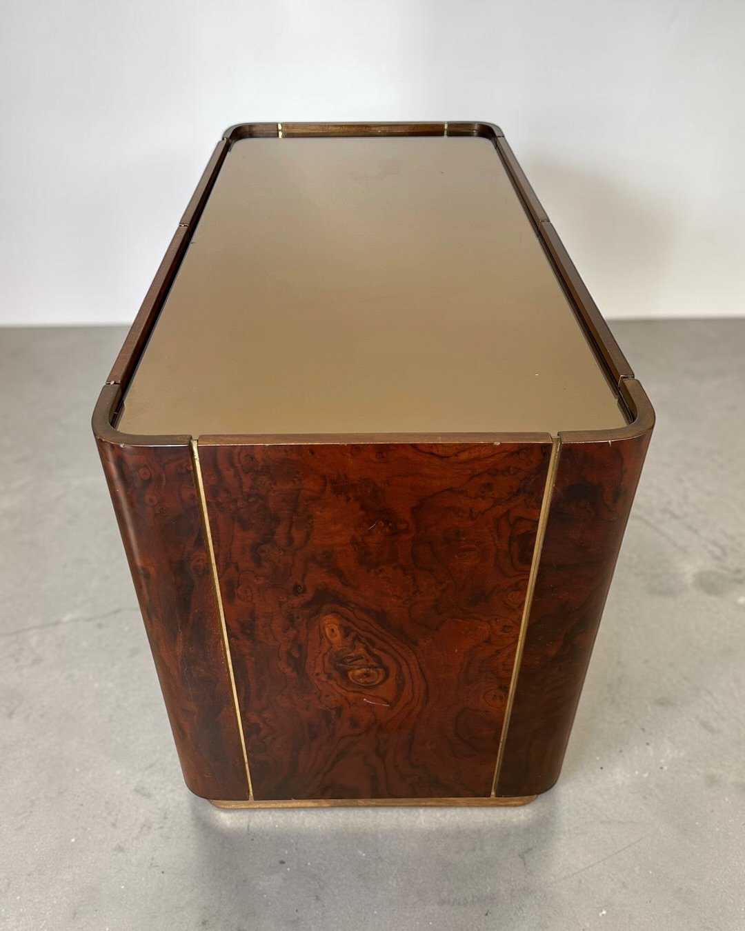 Italian_Modernist_Dry_Bar_Cabinet_in_Walnut_Burl,_Brass_and_Mirror,_1970s