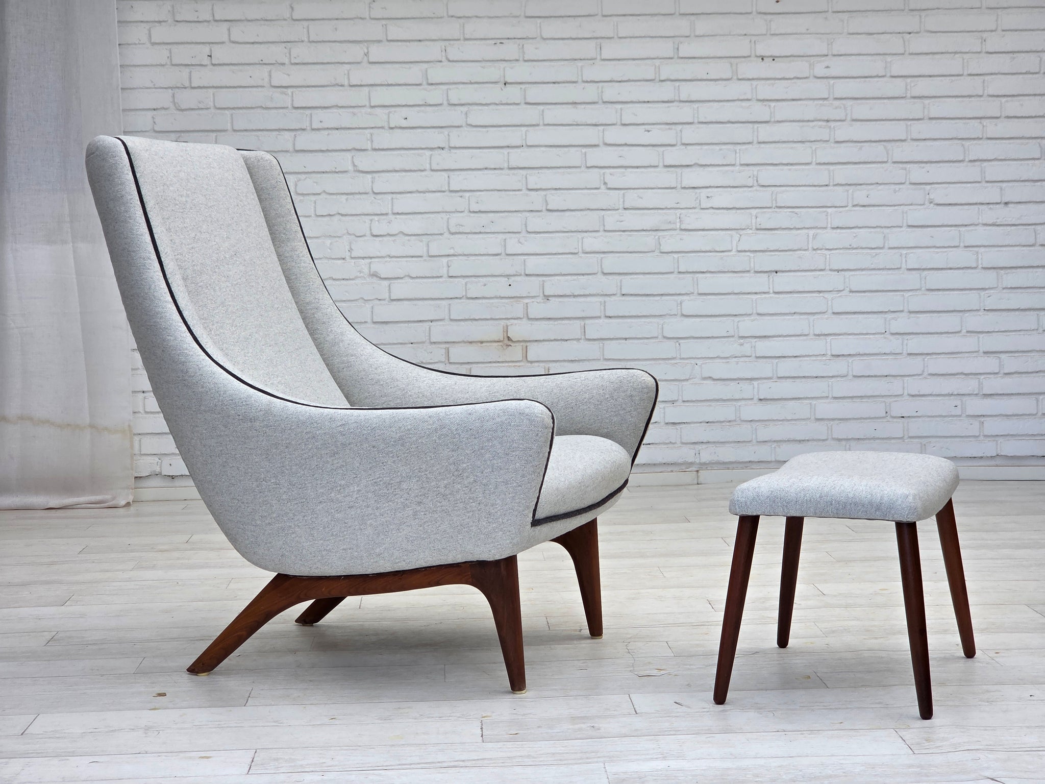 ML_140_Lounge_Chair_with_Ottoman_by_Illum_Wikkelsø_1960-65_Denmark