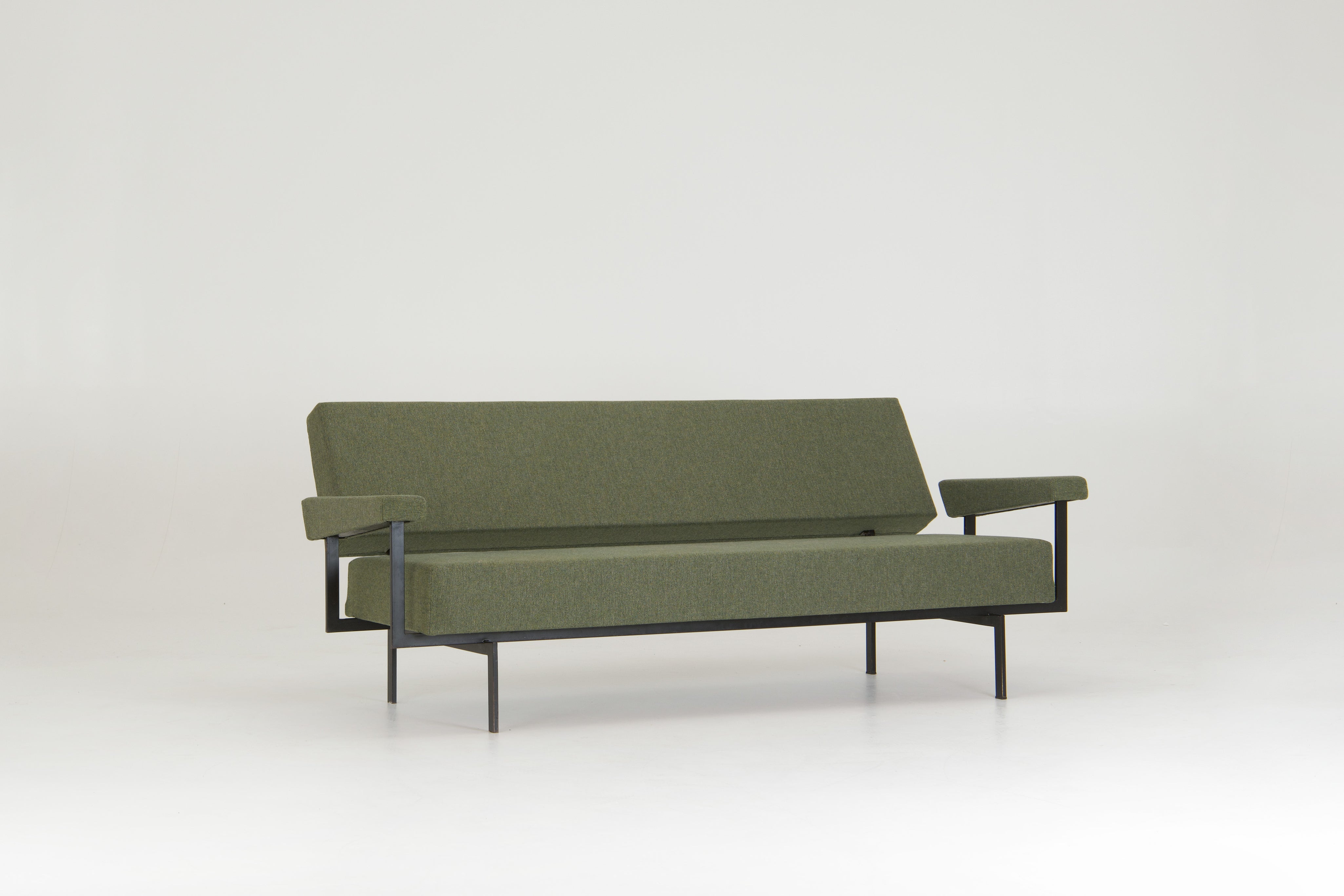 MM07_Sofa_by_Cees_Braakman_for_Pastoe,_Netherlands,_1958