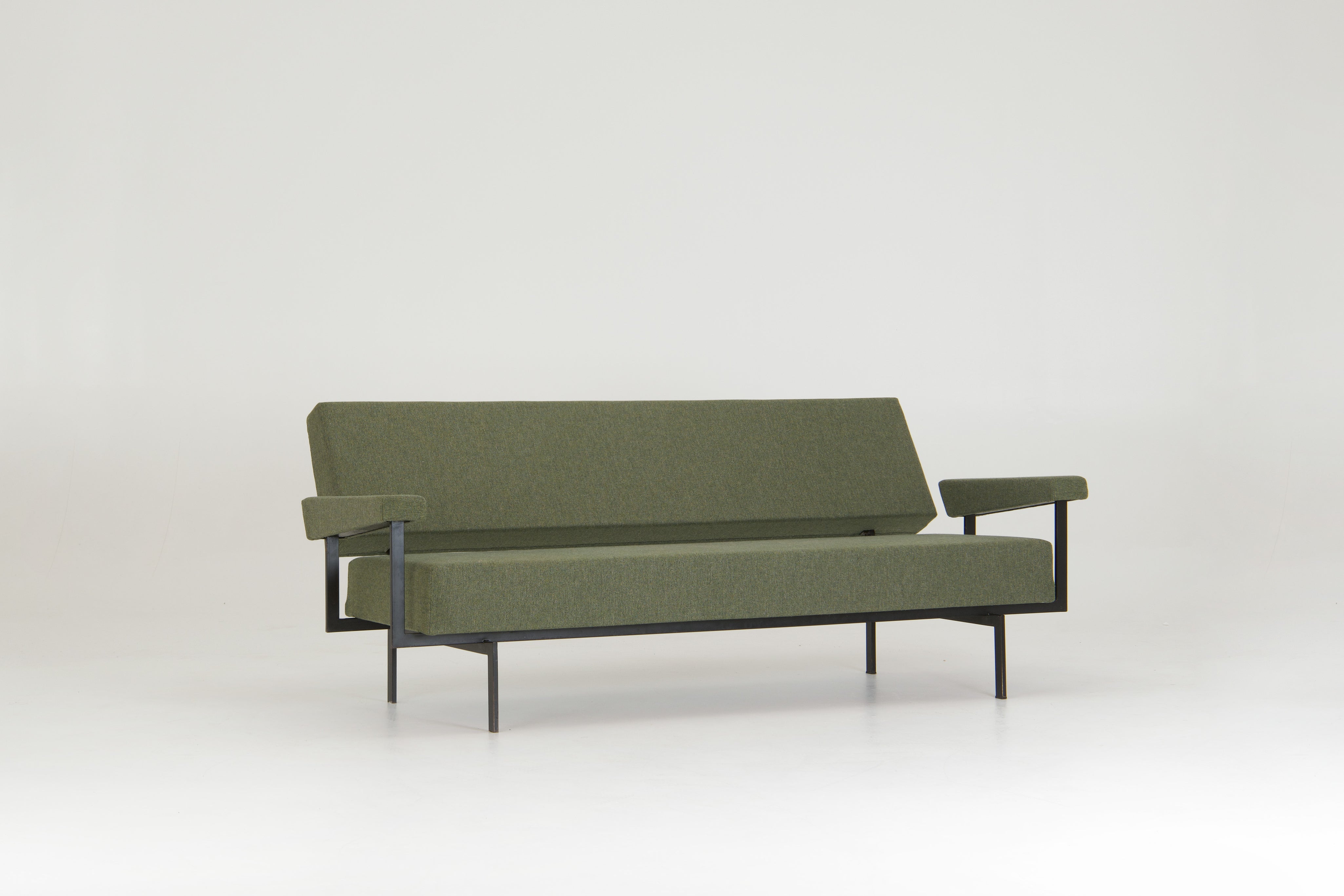 MM07_Sofa_by_Cees_Braakman_for_Pastoe,_Netherlands,_1958