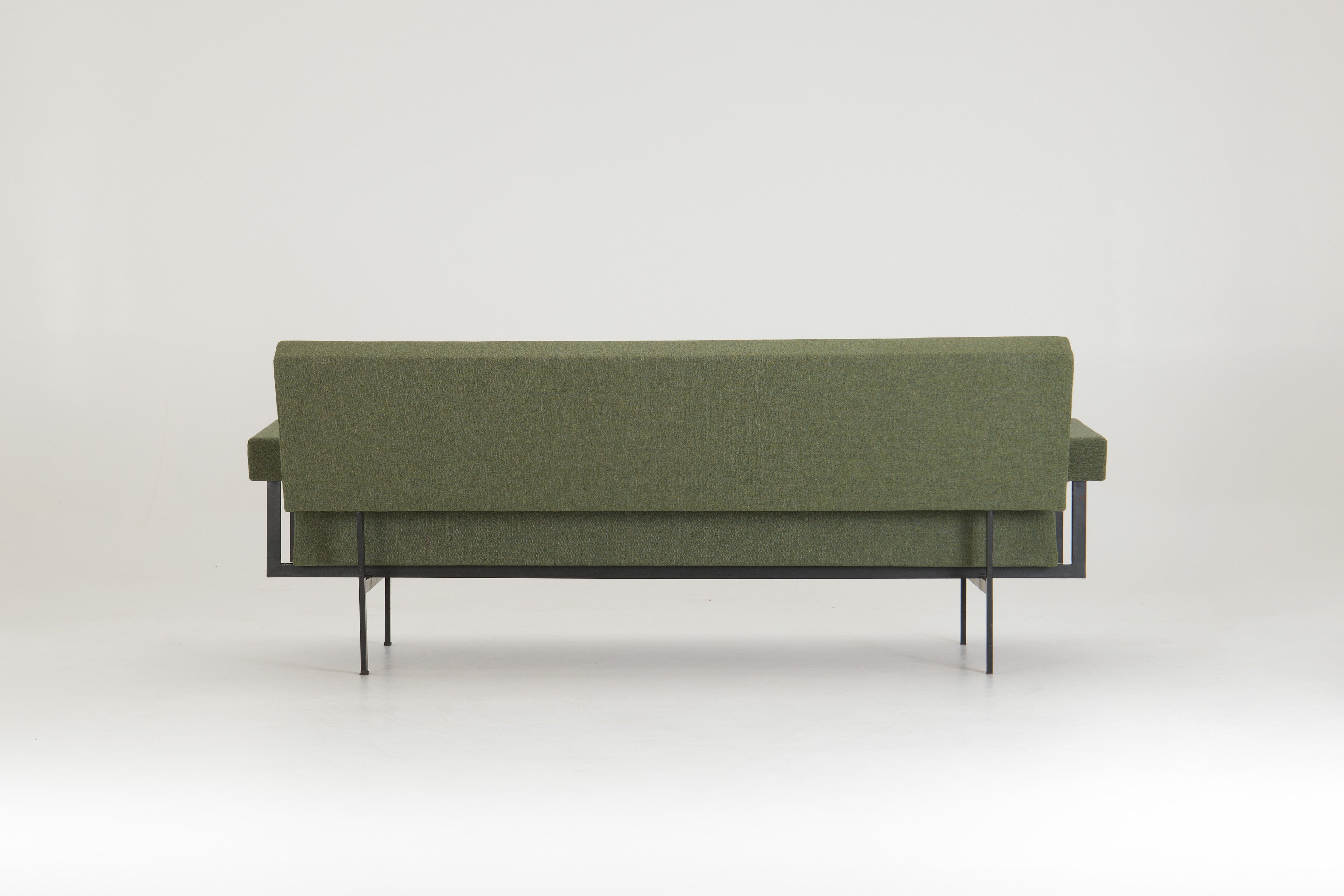 MM07_Sofa_by_Cees_Braakman_for_Pastoe,_Netherlands,_1958