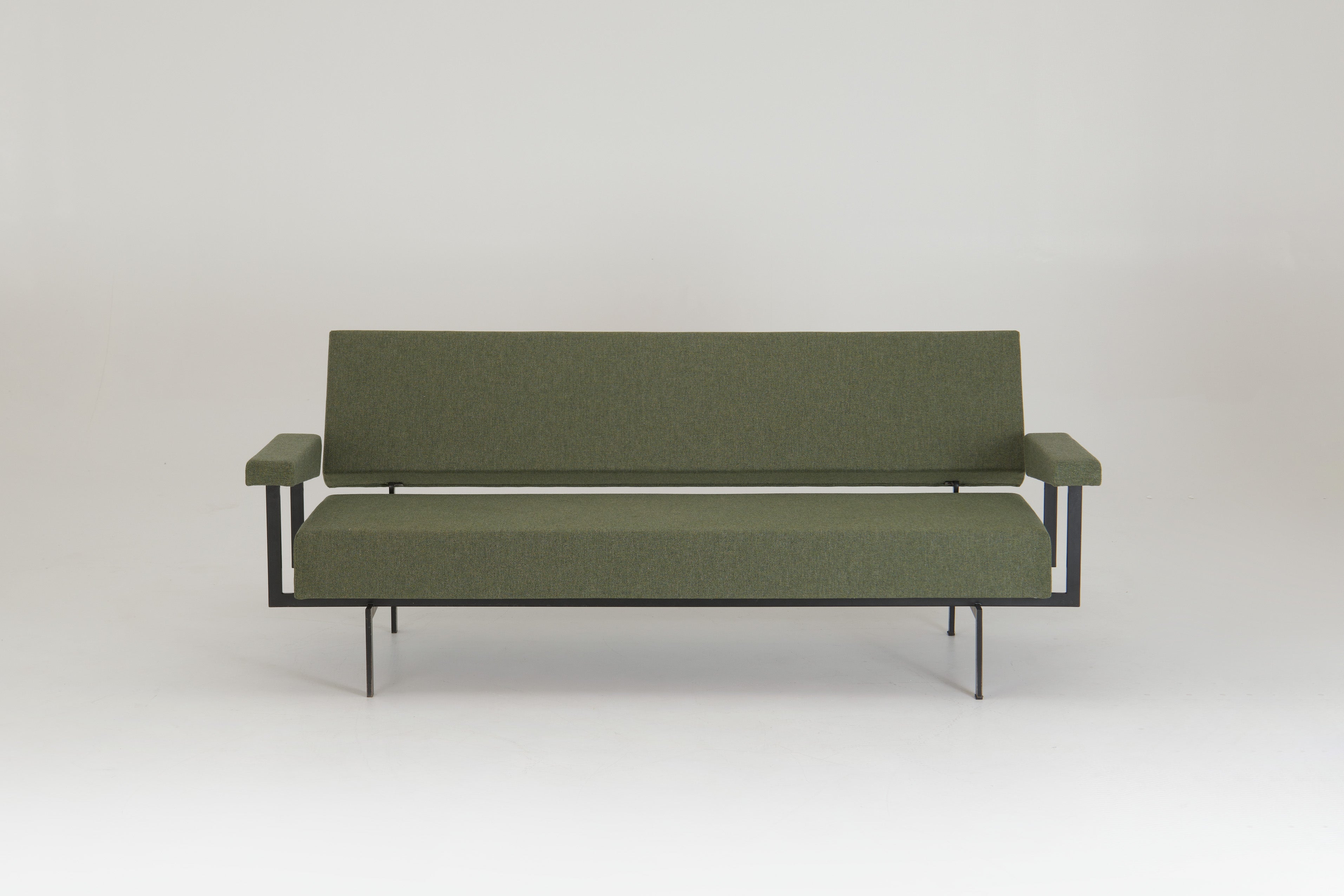 MM07_Sofa_by_Cees_Braakman_for_Pastoe,_Netherlands,_1958