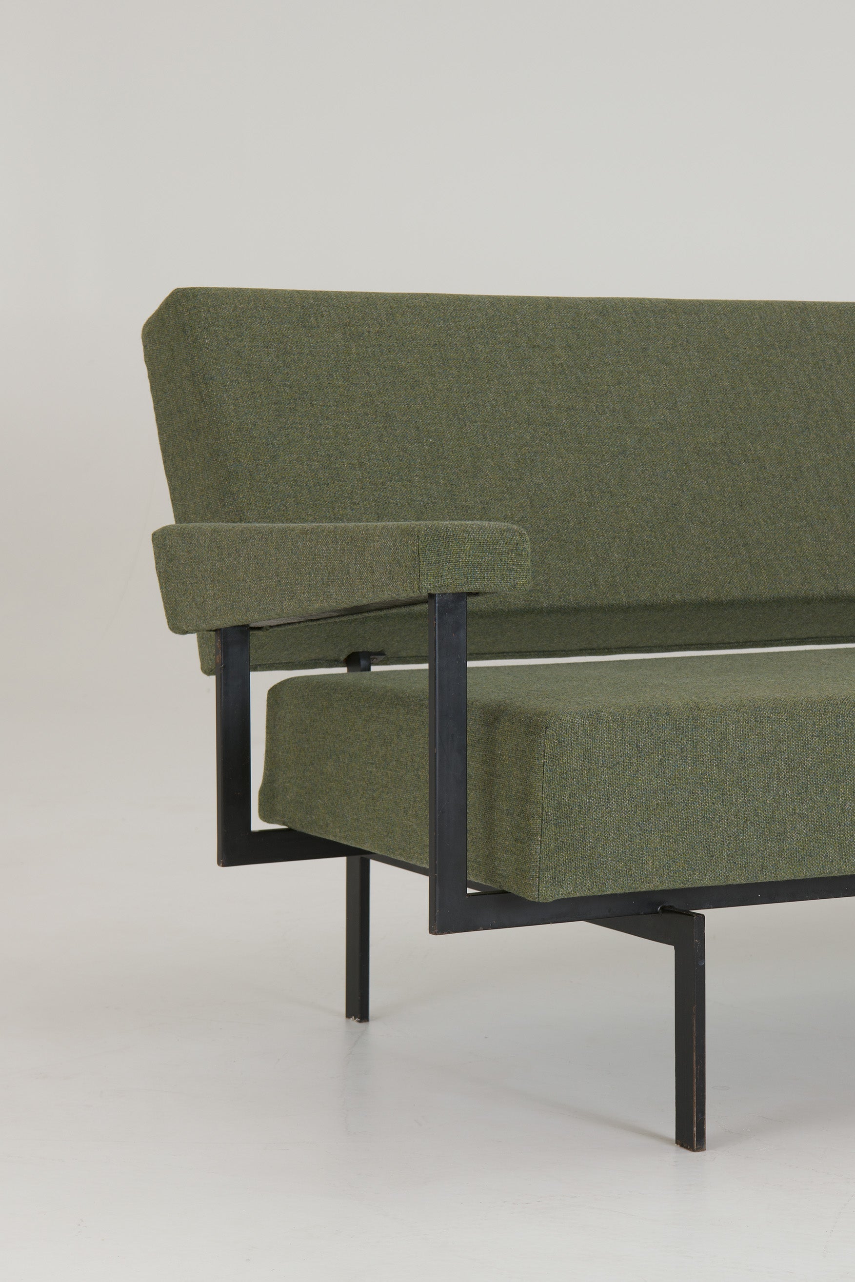 MM07_Sofa_by_Cees_Braakman_for_Pastoe,_Netherlands,_1958
