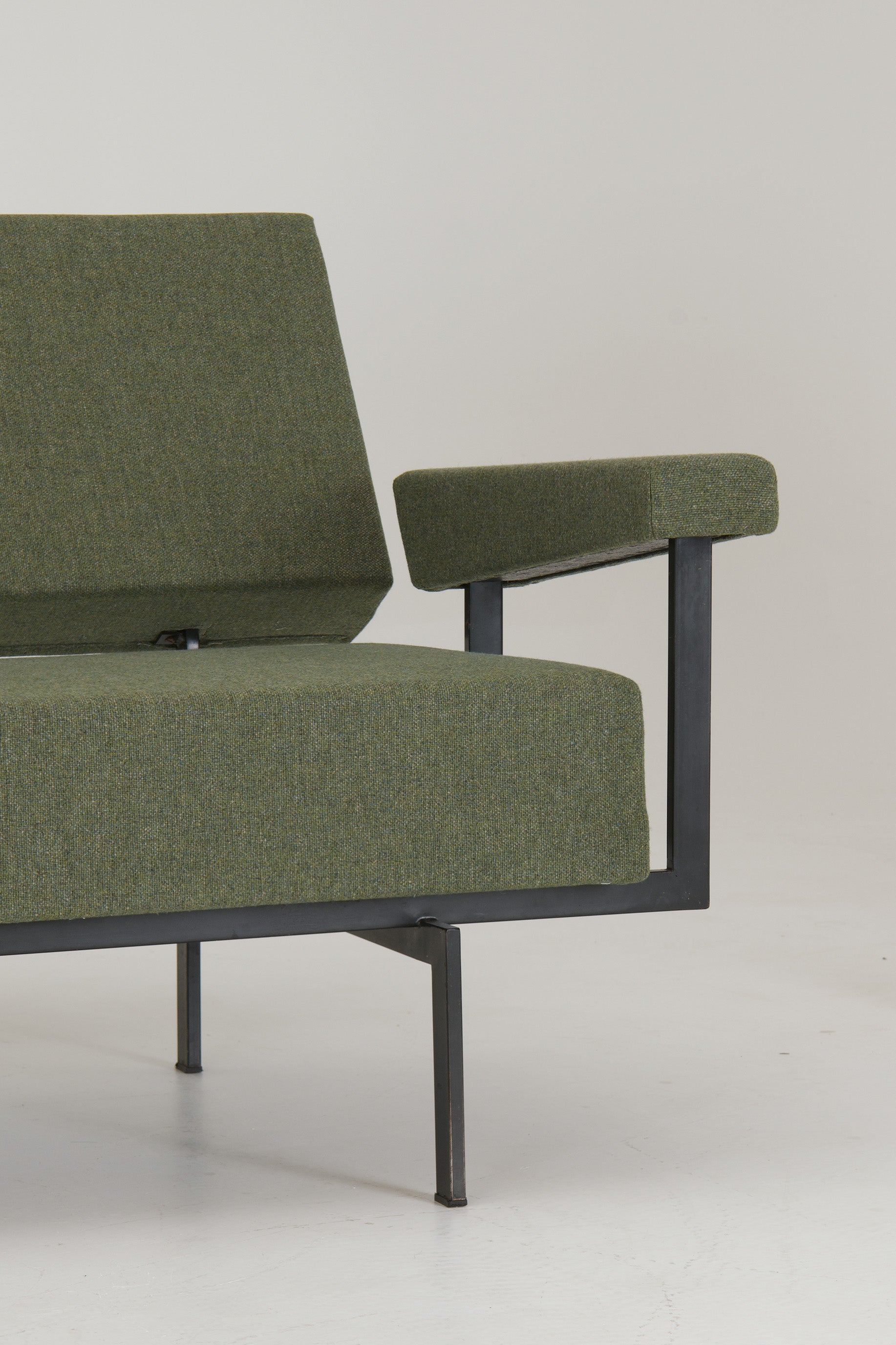 MM07_Sofa_by_Cees_Braakman_for_Pastoe,_Netherlands,_1958