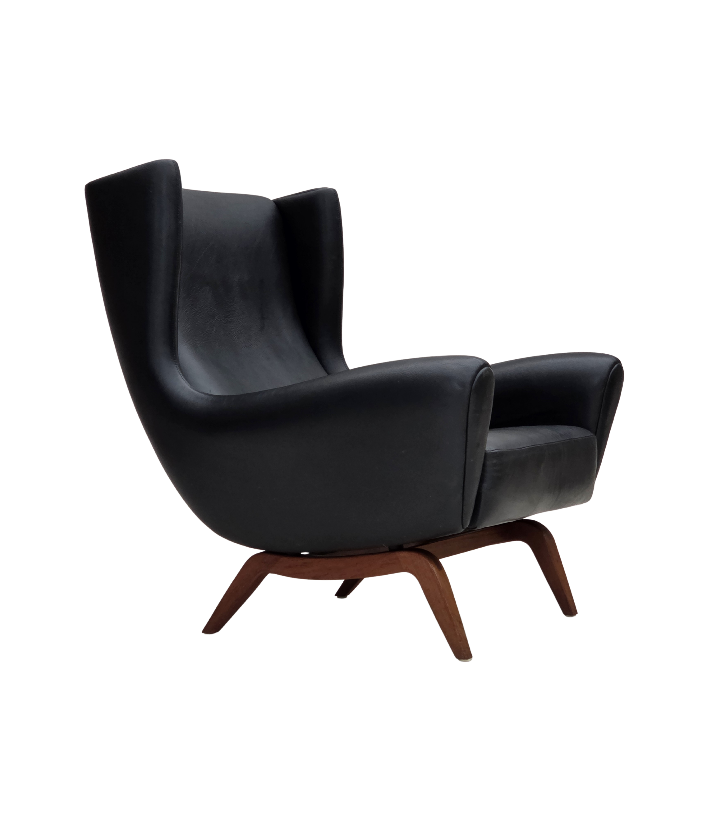 Model_110_Armchair_by_Illum_Wikkelsø_for_Søren_Willadsen,_Black_Leather_and_Teak,_Denmark,_1960s