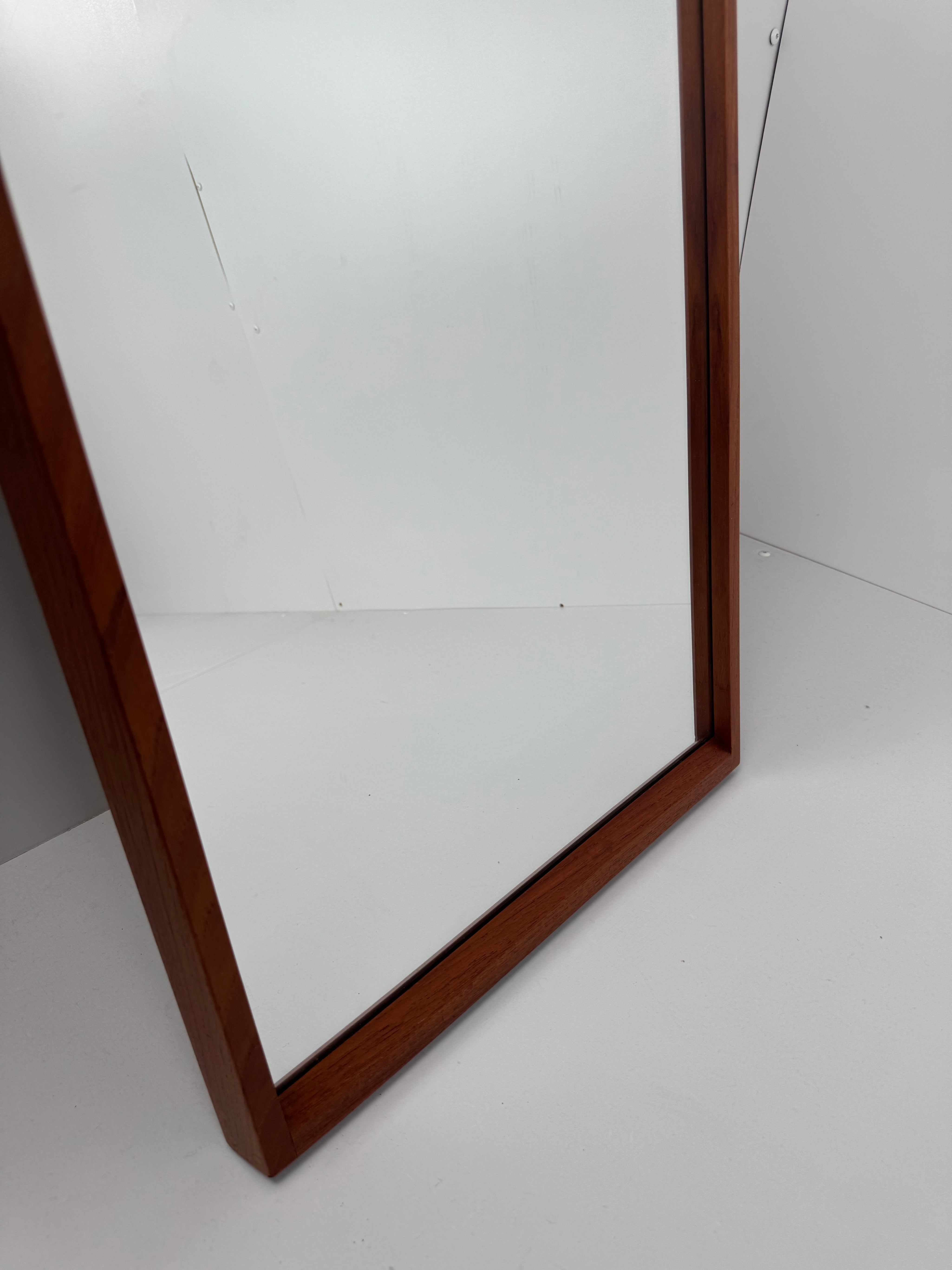 Model_145_Teak_Wall_Mirror_by_Aksel_Kjersgaard,_Denmark,_1960s