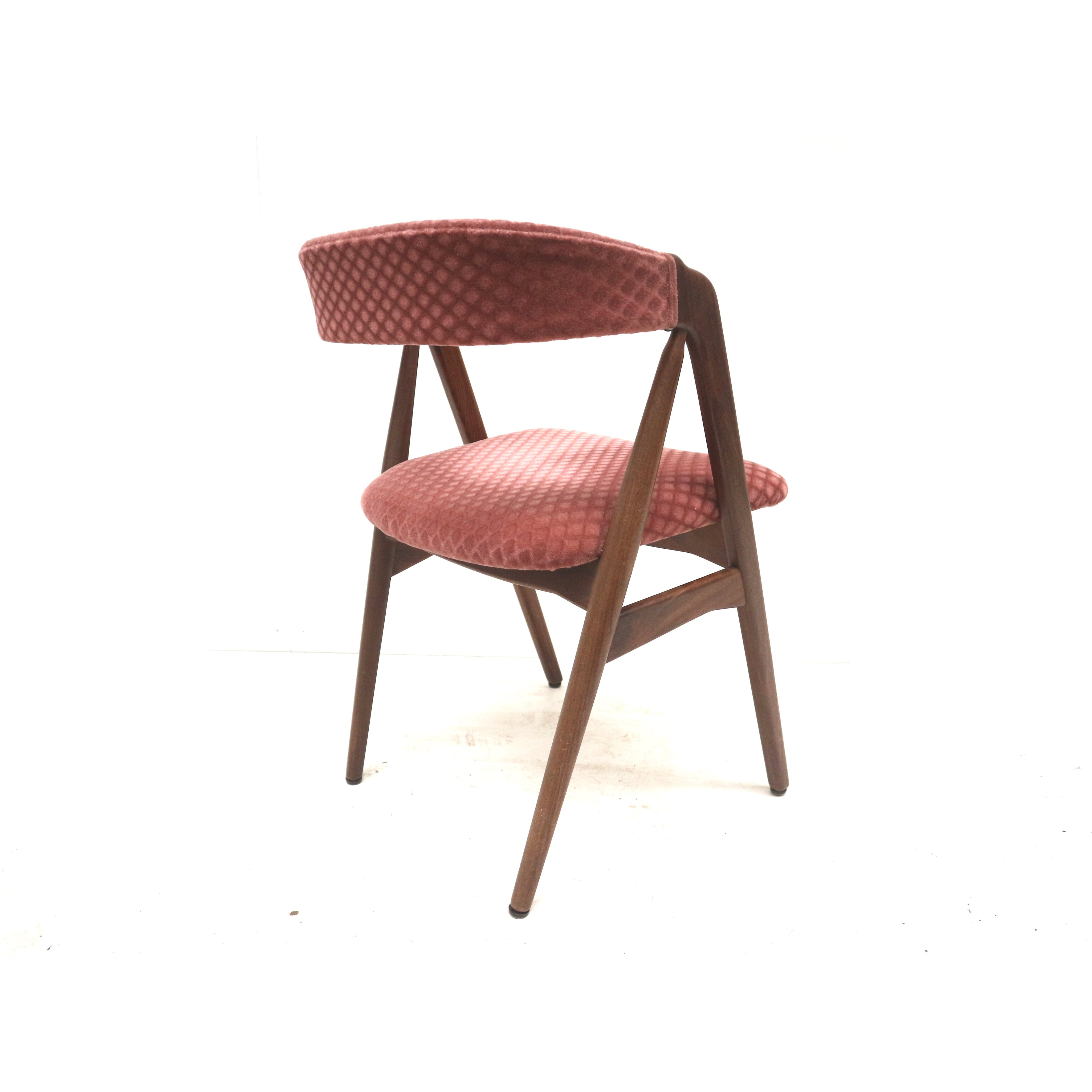 Model_205_Chair_by_Thomas_Harlev_for_Farstrup_Møbler,_1950s,_Denmark