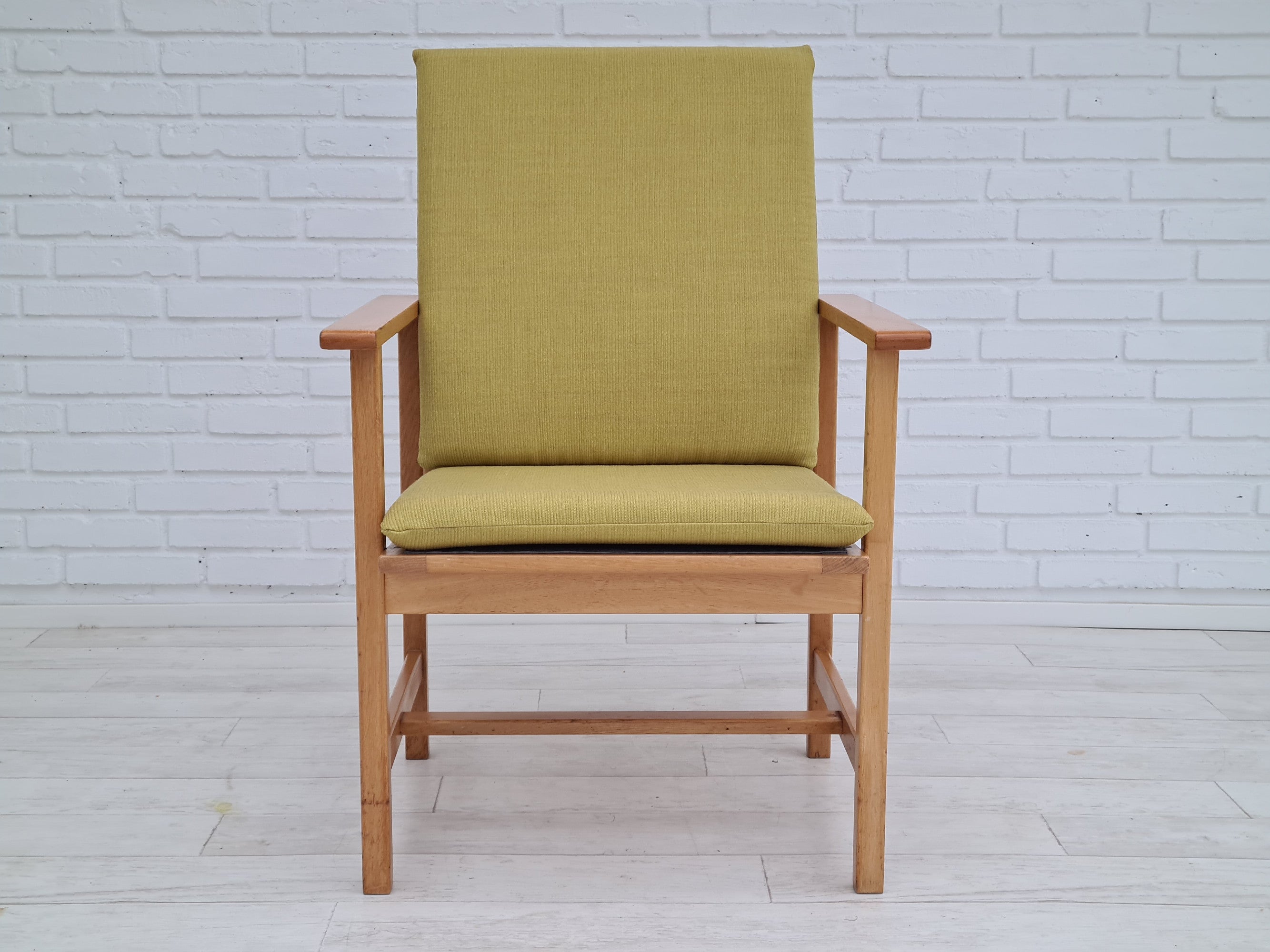 Model_2257_Armchair_by_Børge_Mogensen_1980_Denmark