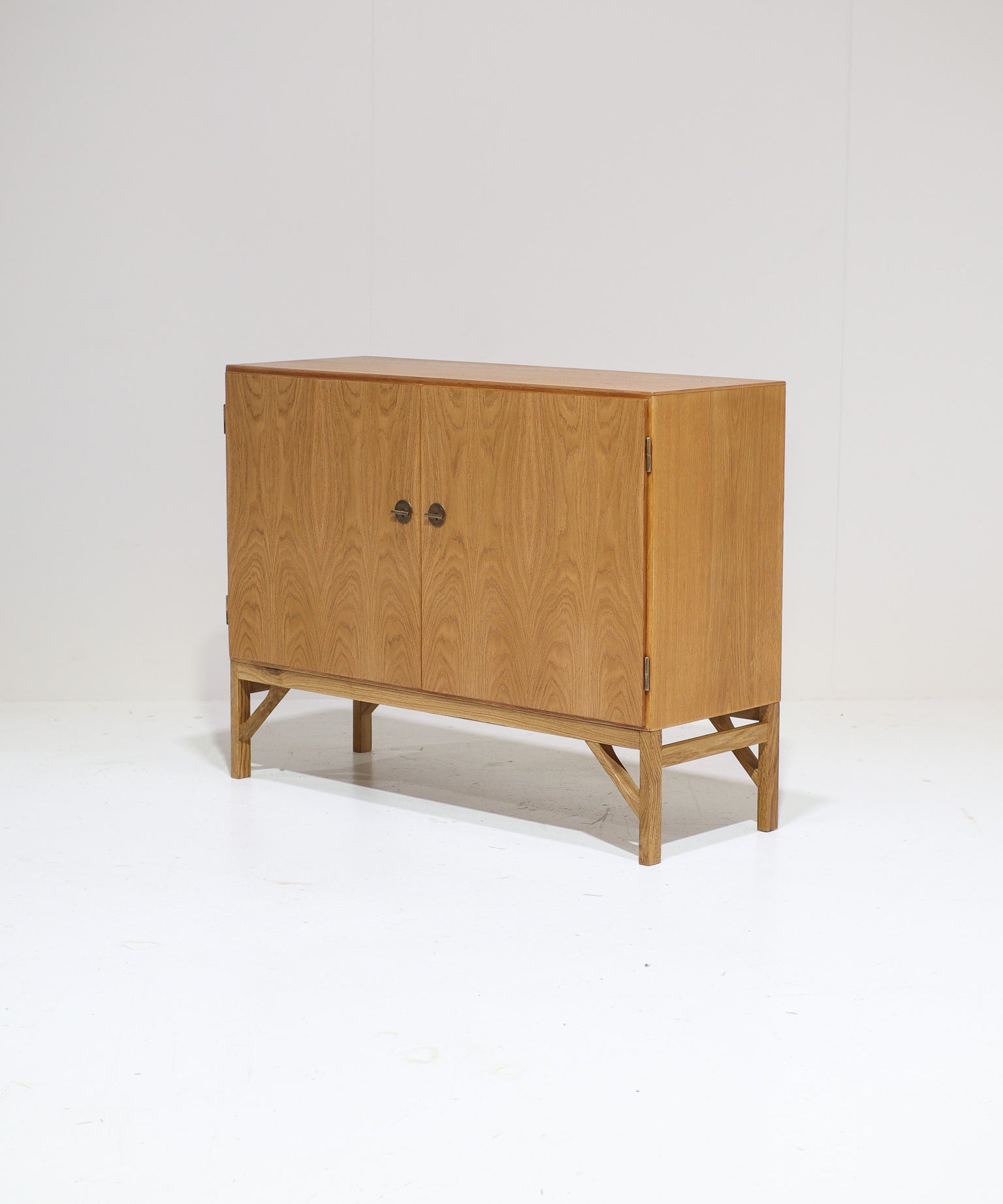 Model_232_Chinese_Cabinet_by_Børge_Mogensen_for_FDB_Møbler,_Oak,_Denmark,_1960s