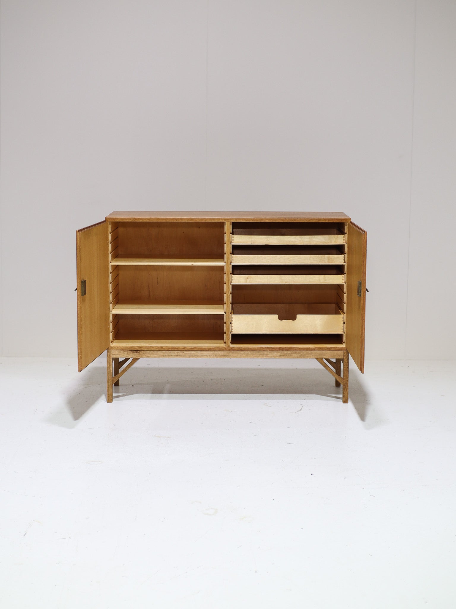 Model_232_Chinese_Cabinet_by_Børge_Mogensen_for_FDB_Møbler,_Oak,_Denmark,_1960s