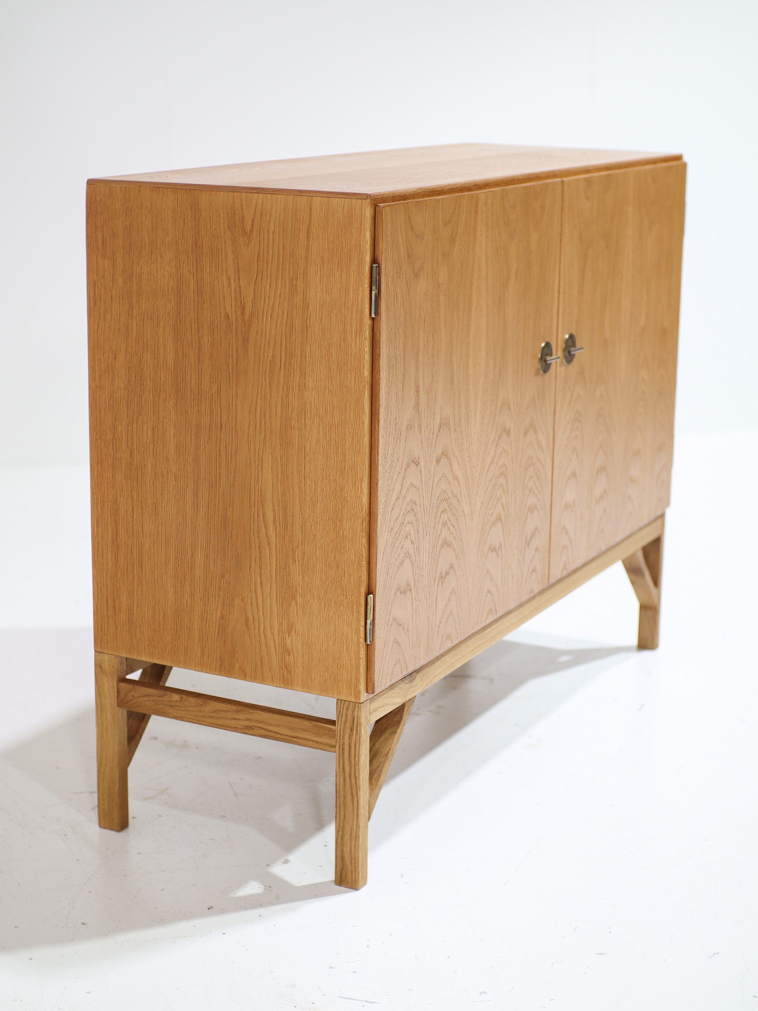 Model_232_Chinese_Cabinet_by_Børge_Mogensen_for_FDB_Møbler,_Oak,_Denmark,_1960s