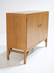 Model_232_Chinese_Cabinet_by_Børge_Mogensen_for_FDB_Møbler,_Oak,_Denmark,_1960s