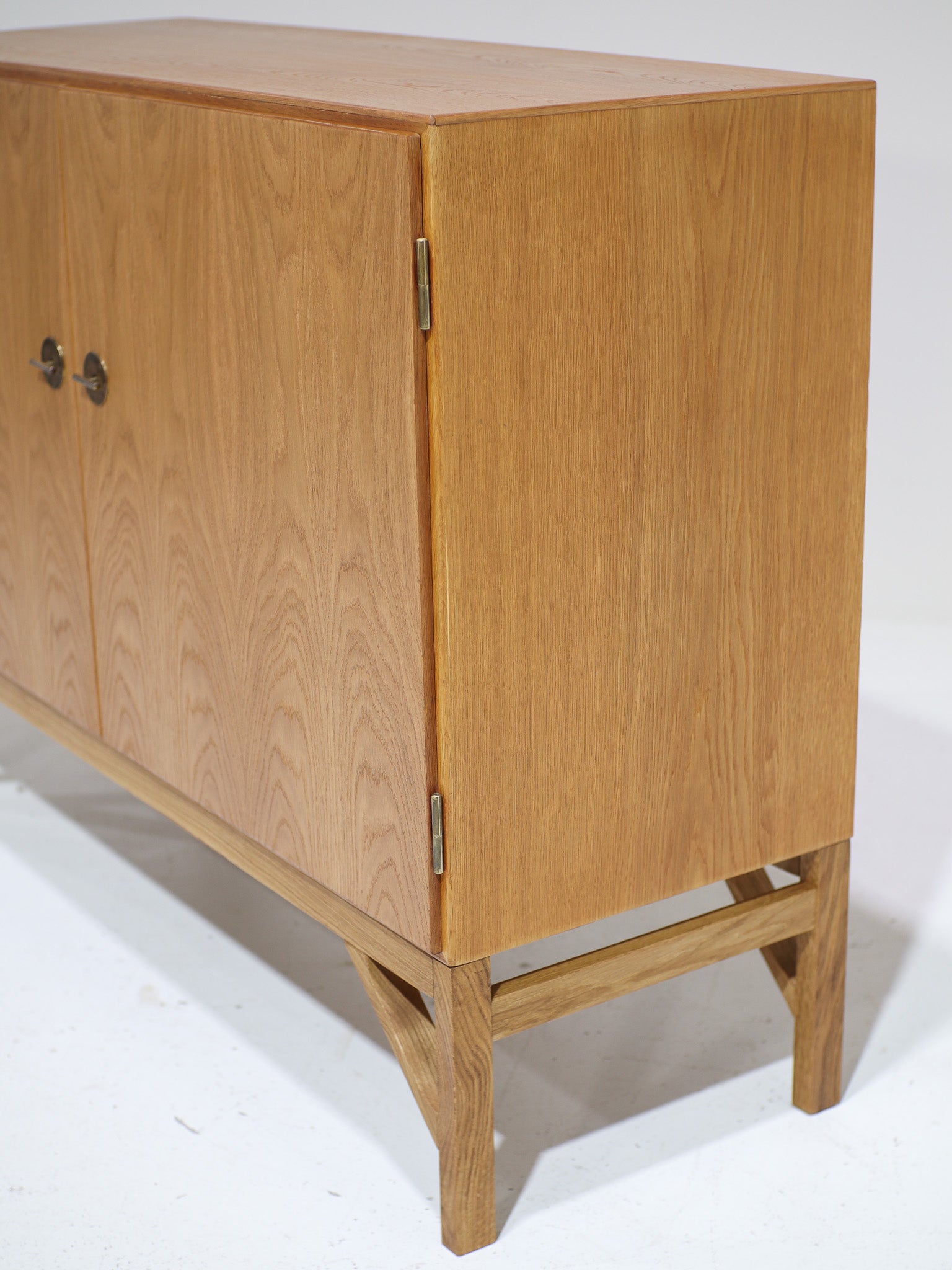 Model_232_Chinese_Cabinet_by_Børge_Mogensen_for_FDB_Møbler,_Oak,_Denmark,_1960s