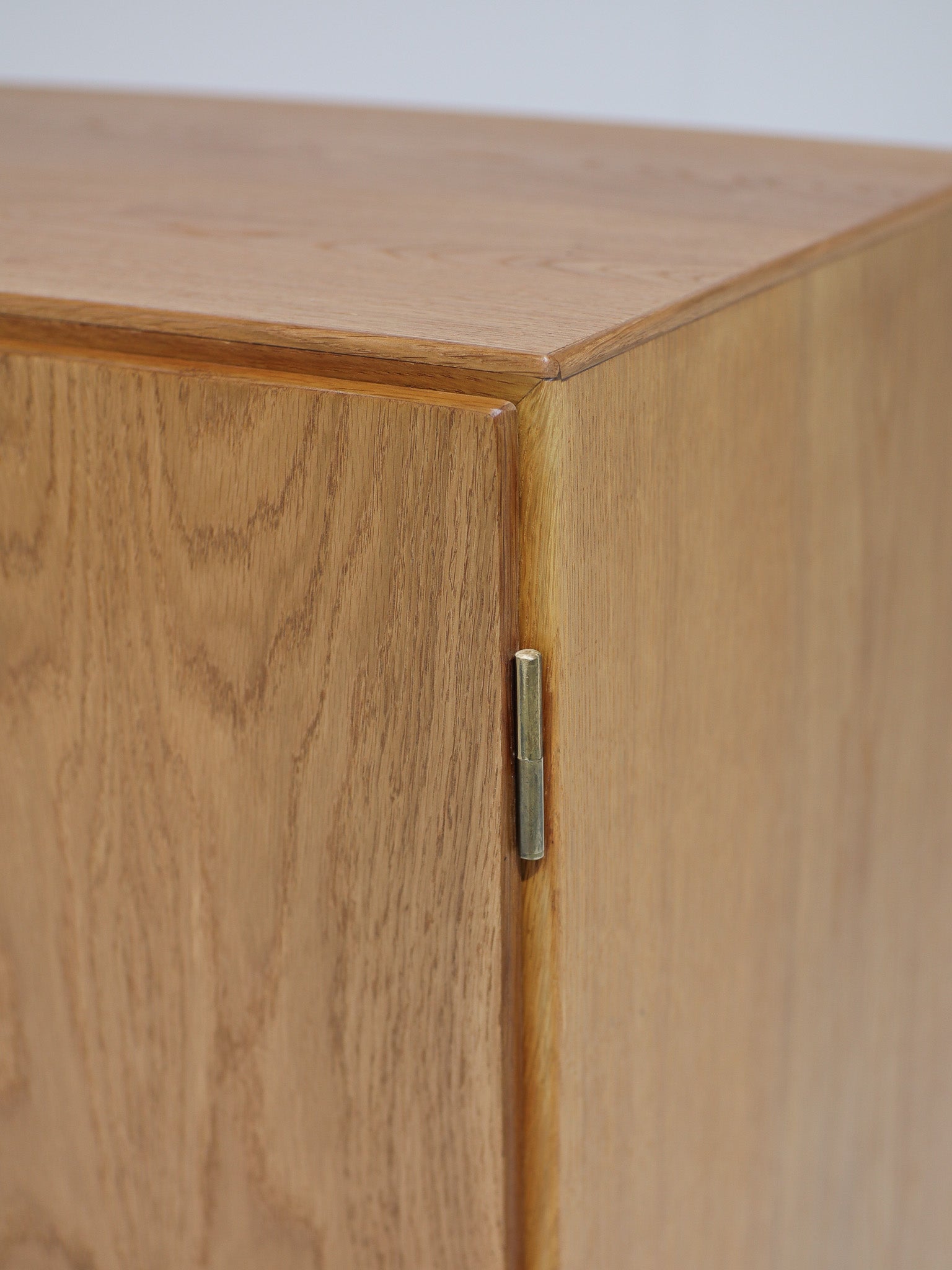 Model_232_Chinese_Cabinet_by_Børge_Mogensen_for_FDB_Møbler,_Oak,_Denmark,_1960s