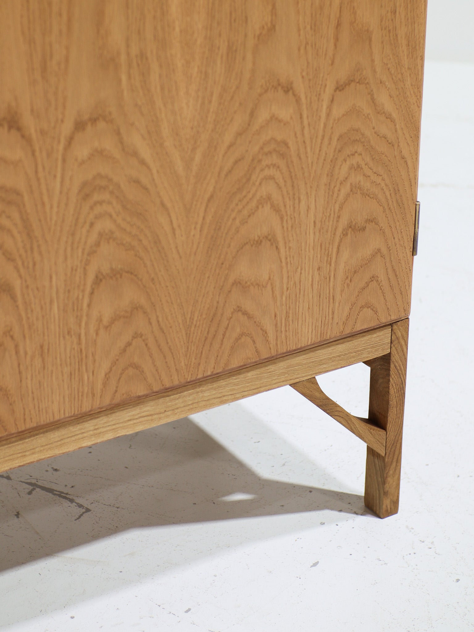 Model_232_Chinese_Cabinet_by_Børge_Mogensen_for_FDB_Møbler,_Oak,_Denmark,_1960s