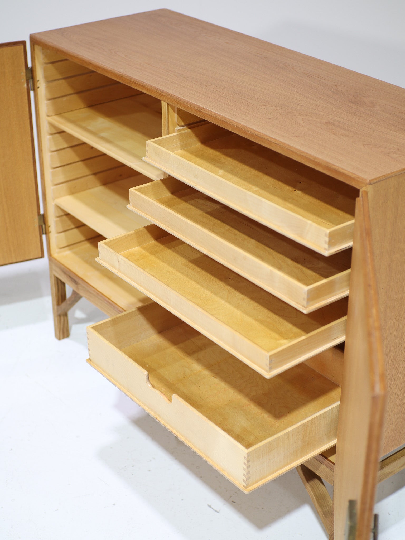 Model_232_Chinese_Cabinet_by_Børge_Mogensen_for_FDB_Møbler,_Oak,_Denmark,_1960s