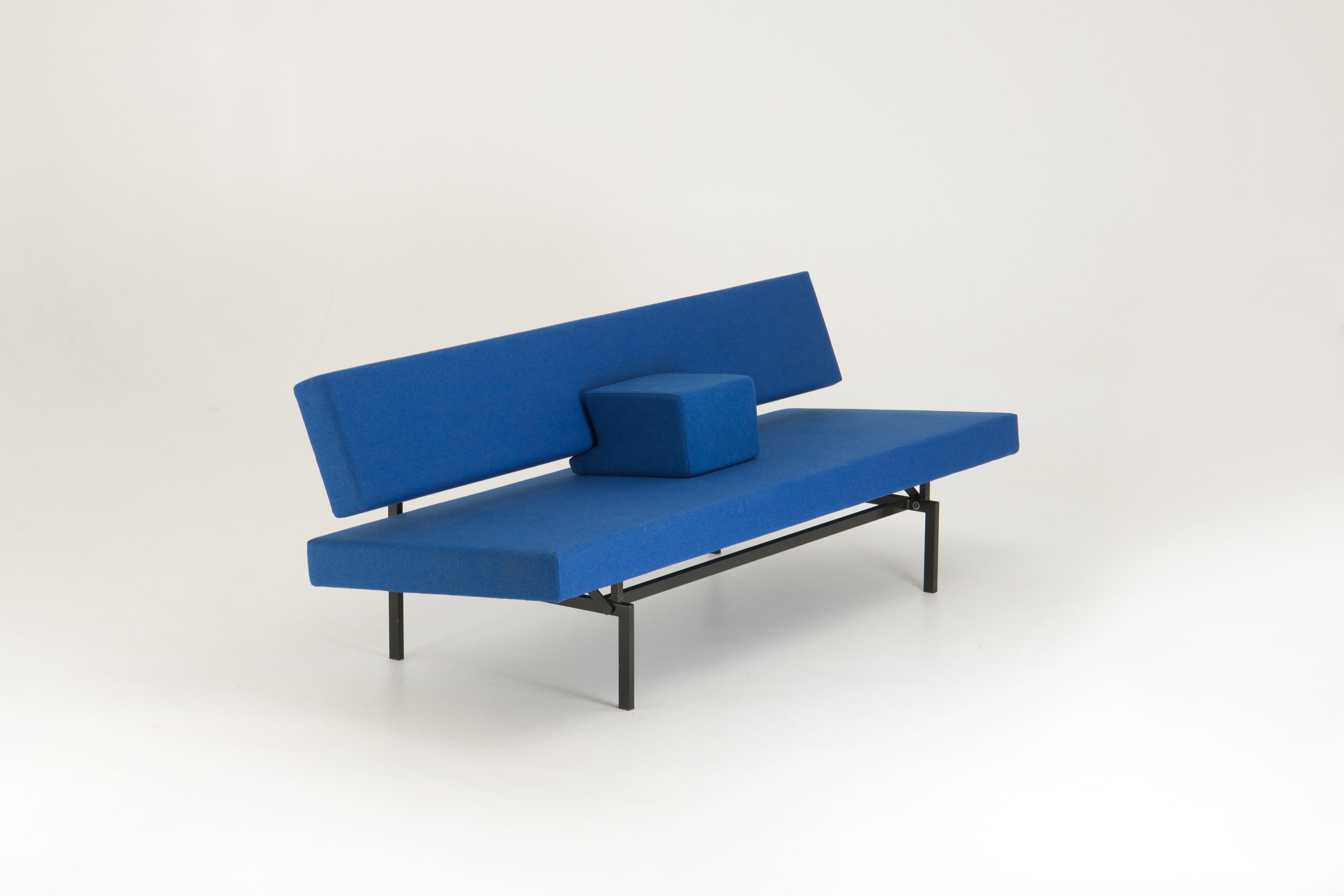Model_540_Convertible_Sofa_Daybed_by_Gijs_van_der_Sluis,_Netherlands,_1961
