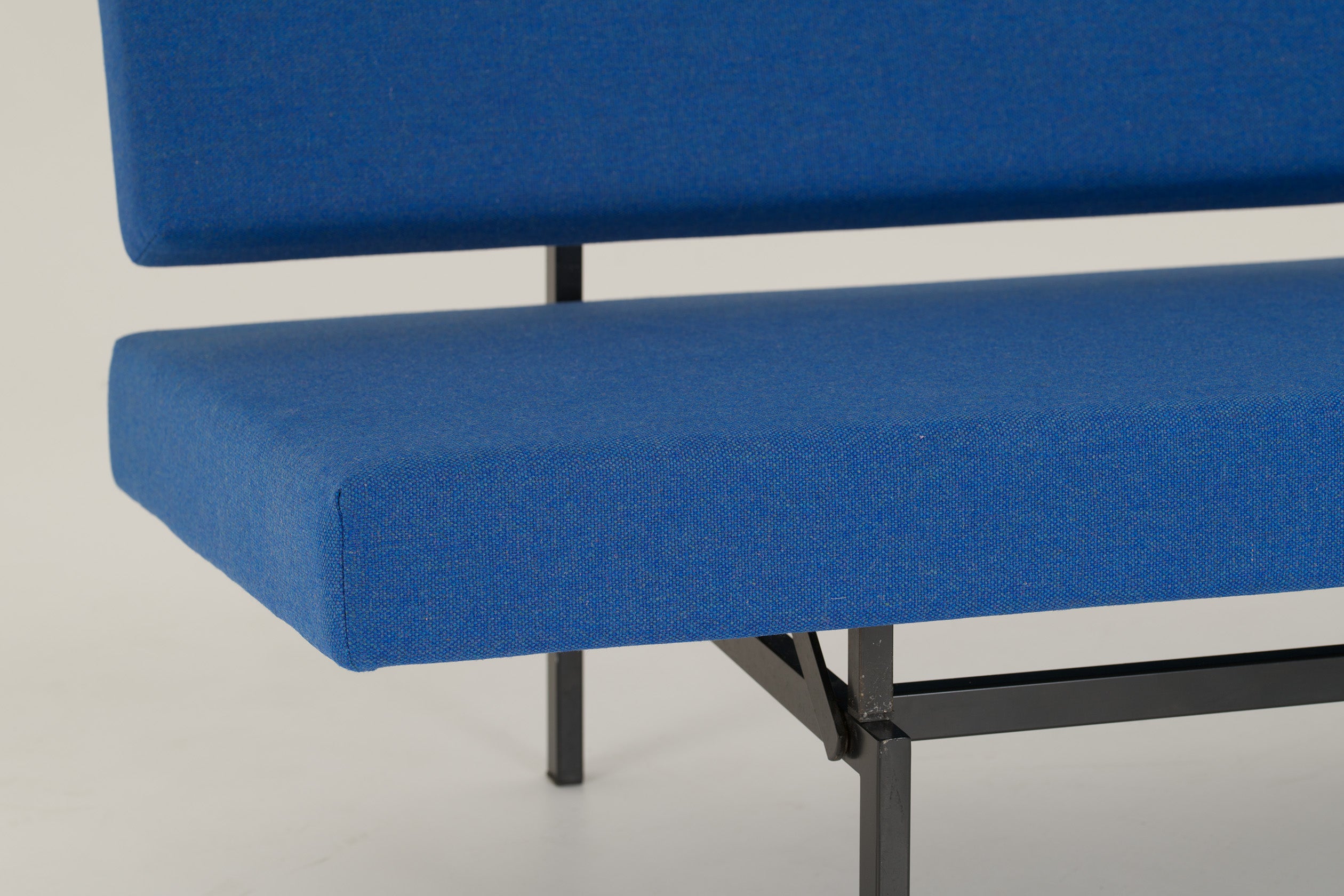 Model_540_Convertible_Sofa_Daybed_by_Gijs_van_der_Sluis,_Netherlands,_1961