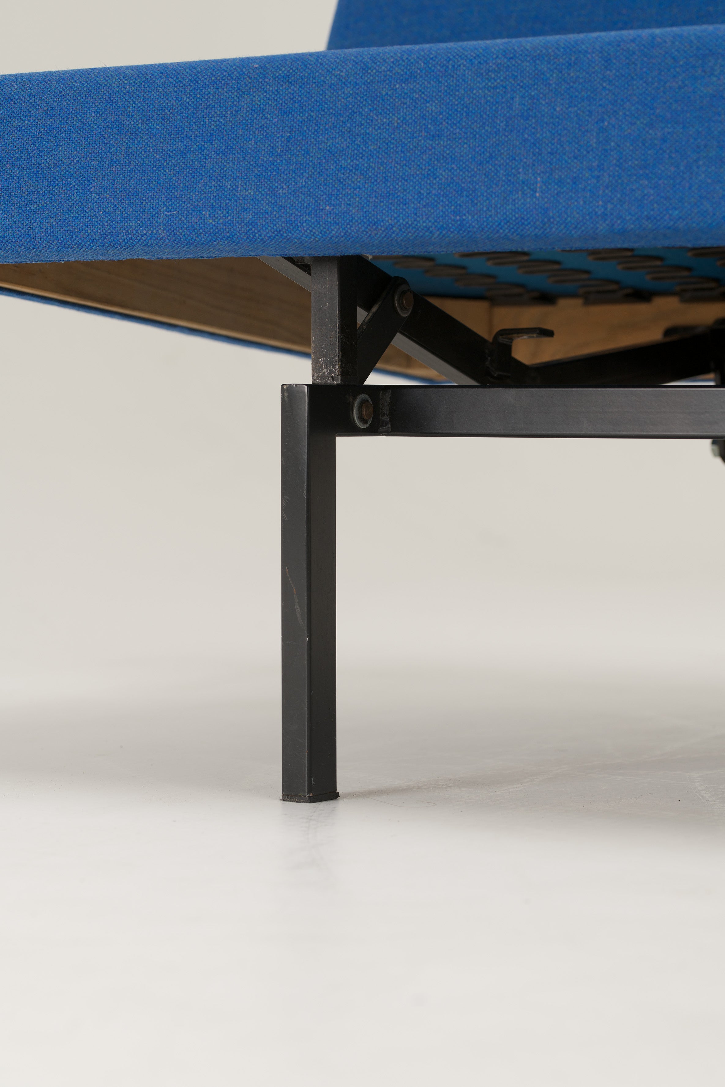Model_540_Convertible_Sofa_Daybed_by_Gijs_van_der_Sluis,_Netherlands,_1961