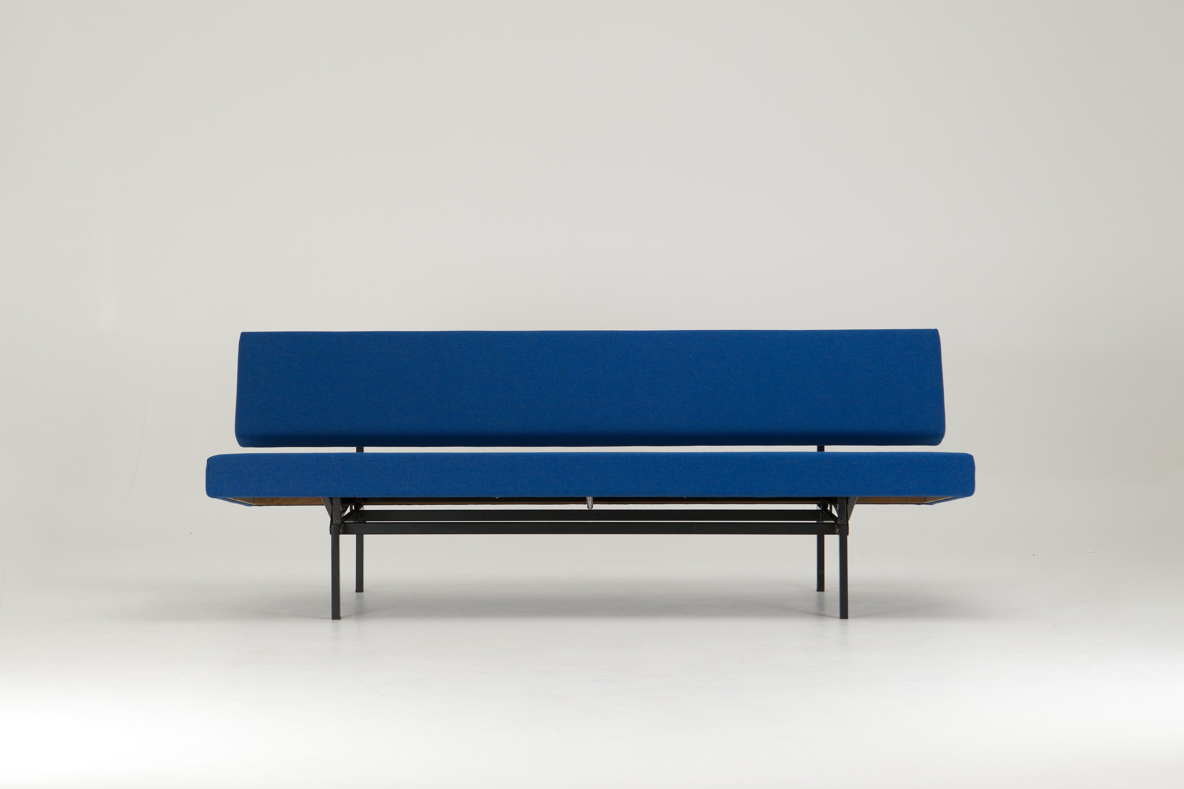 Model_540_Convertible_Sofa_Daybed_by_Gijs_van_der_Sluis,_Netherlands,_1961
