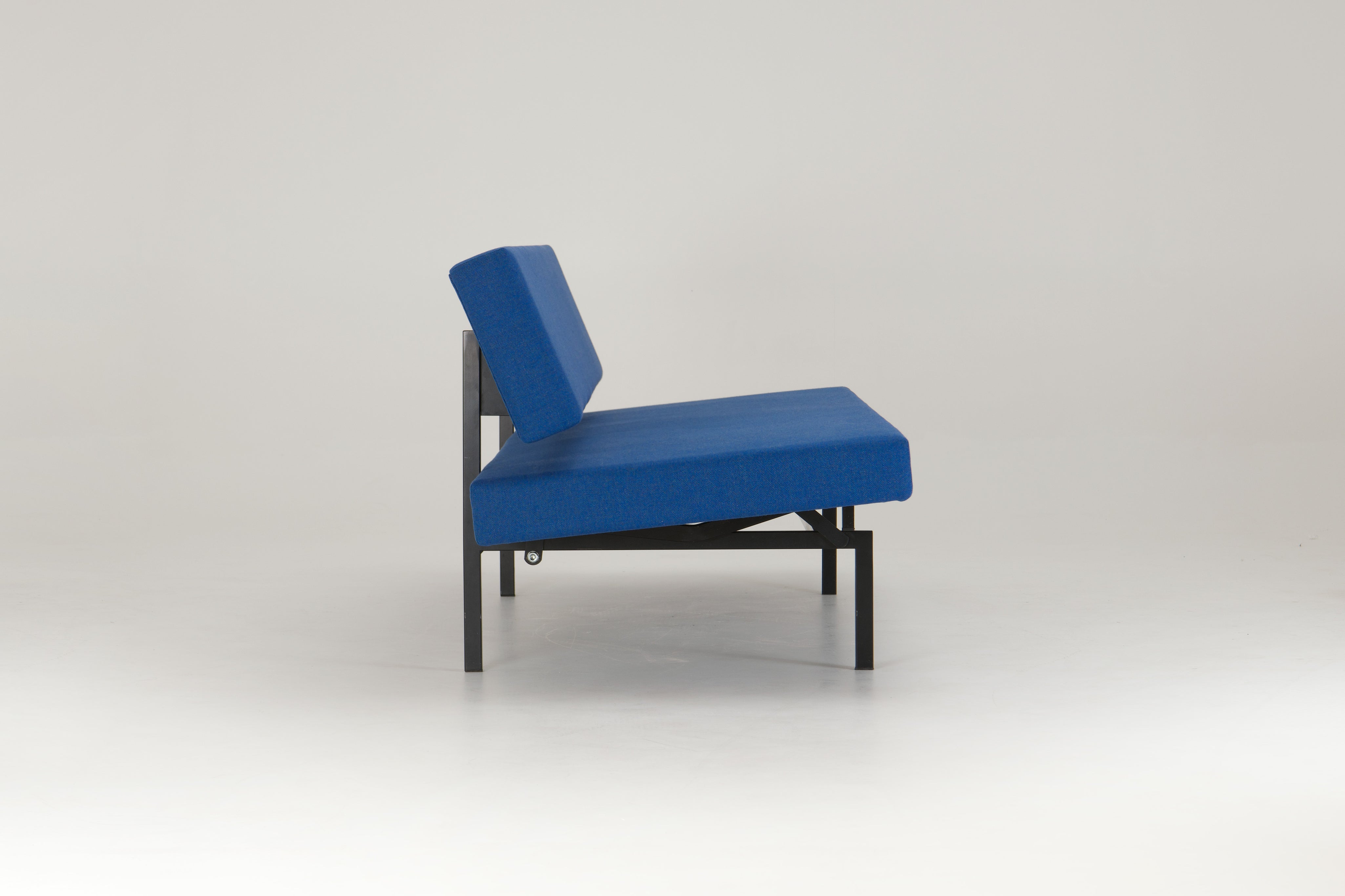 Model_540_Convertible_Sofa_Daybed_by_Gijs_van_der_Sluis,_Netherlands,_1961