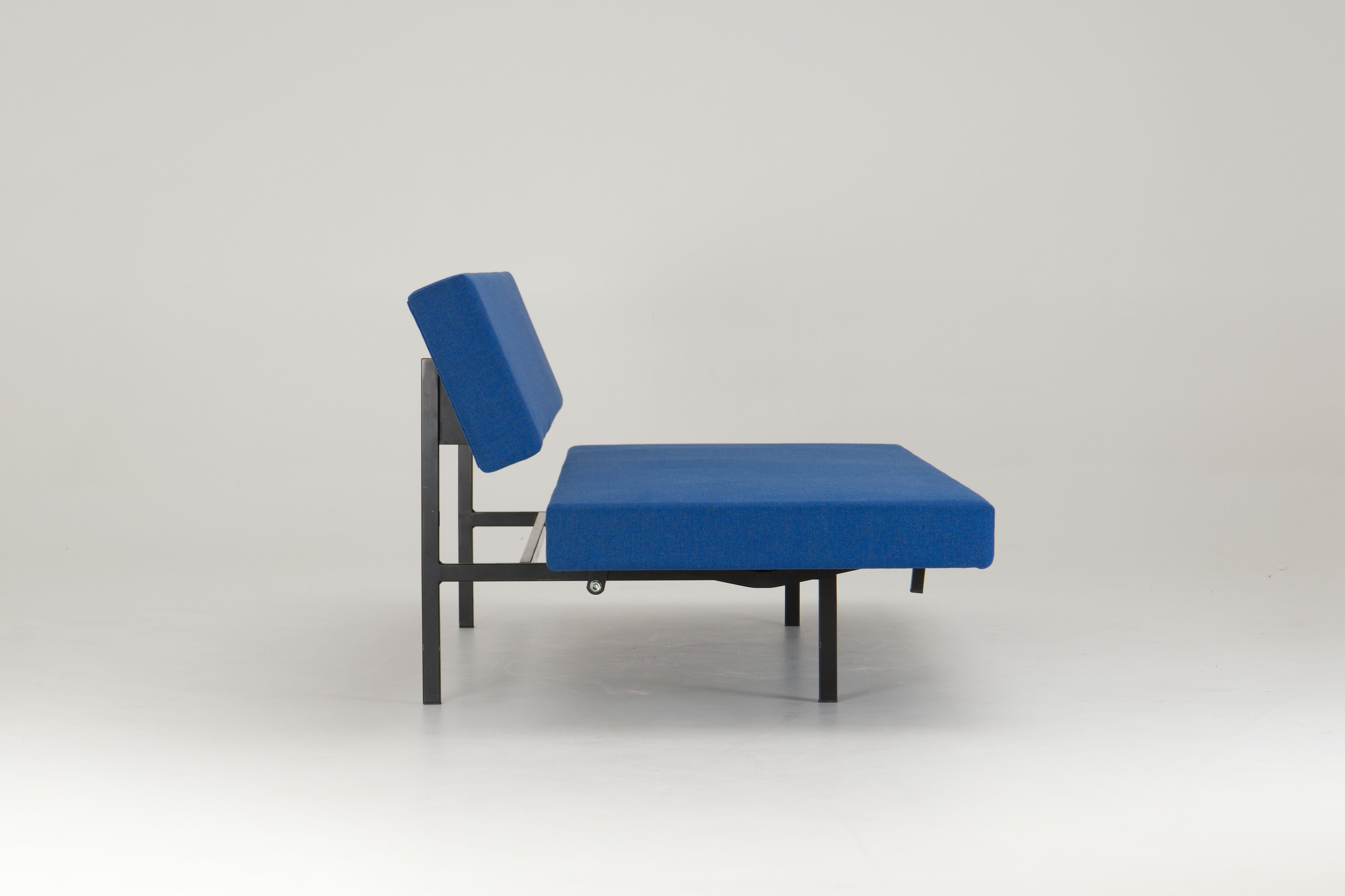 Model_540_Convertible_Sofa_Daybed_by_Gijs_van_der_Sluis,_Netherlands,_1961