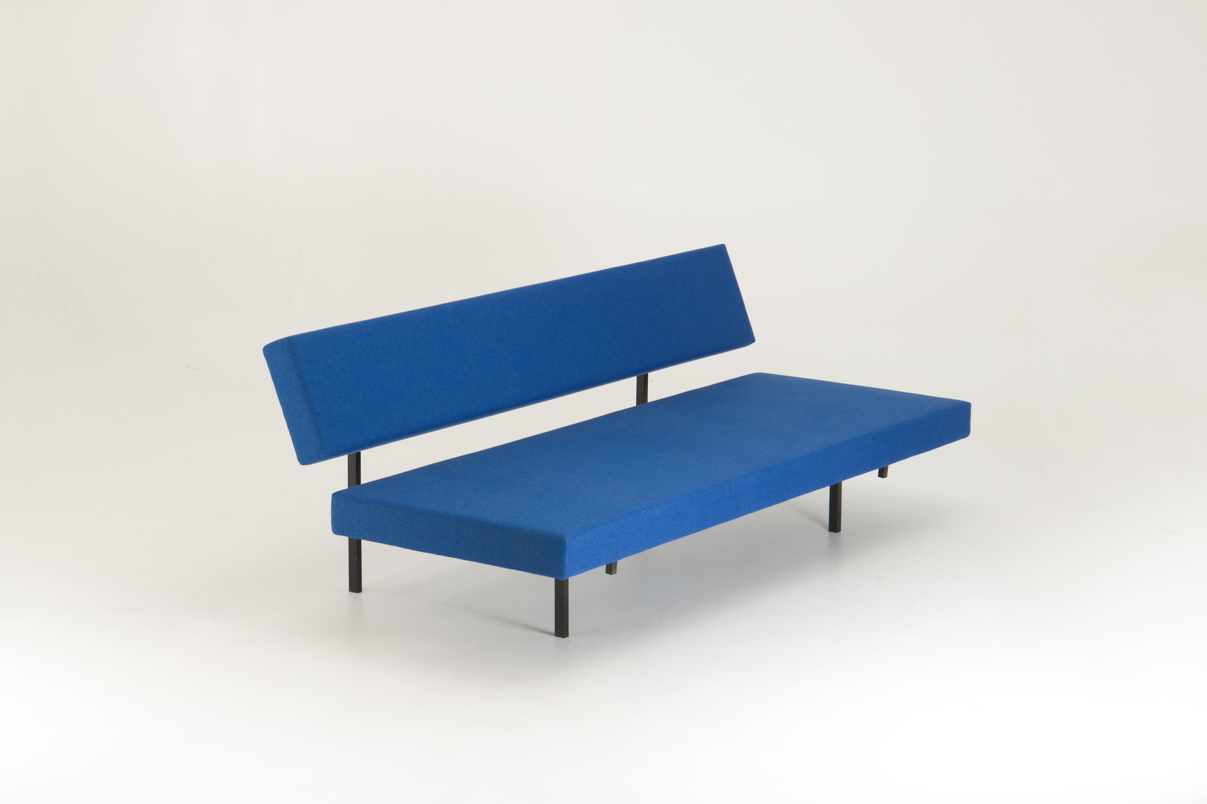 Model_540_Convertible_Sofa_Daybed_by_Gijs_van_der_Sluis,_Netherlands,_1961