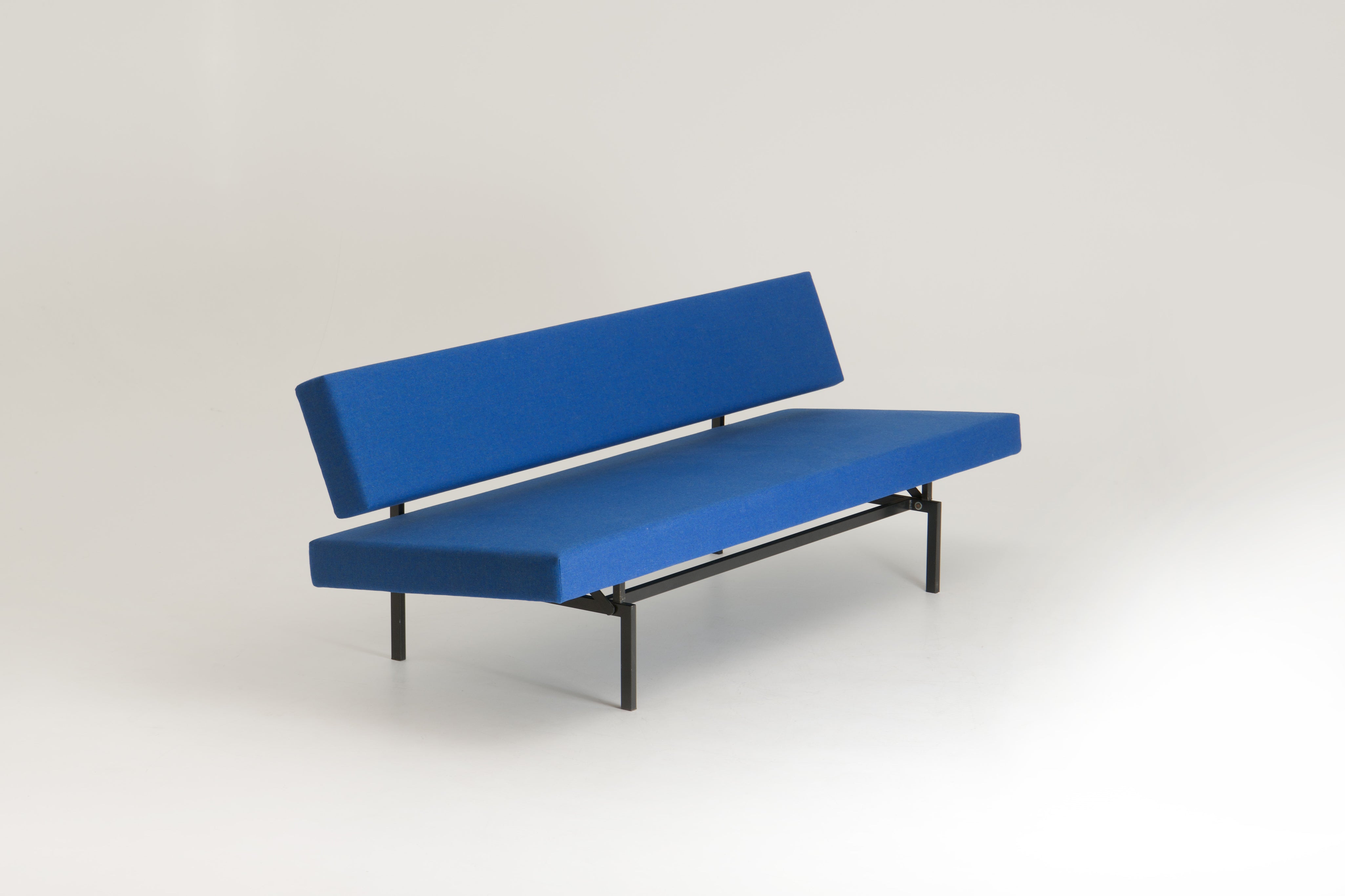 Model_540_Convertible_Sofa_Daybed_by_Gijs_van_der_Sluis,_Netherlands,_1961