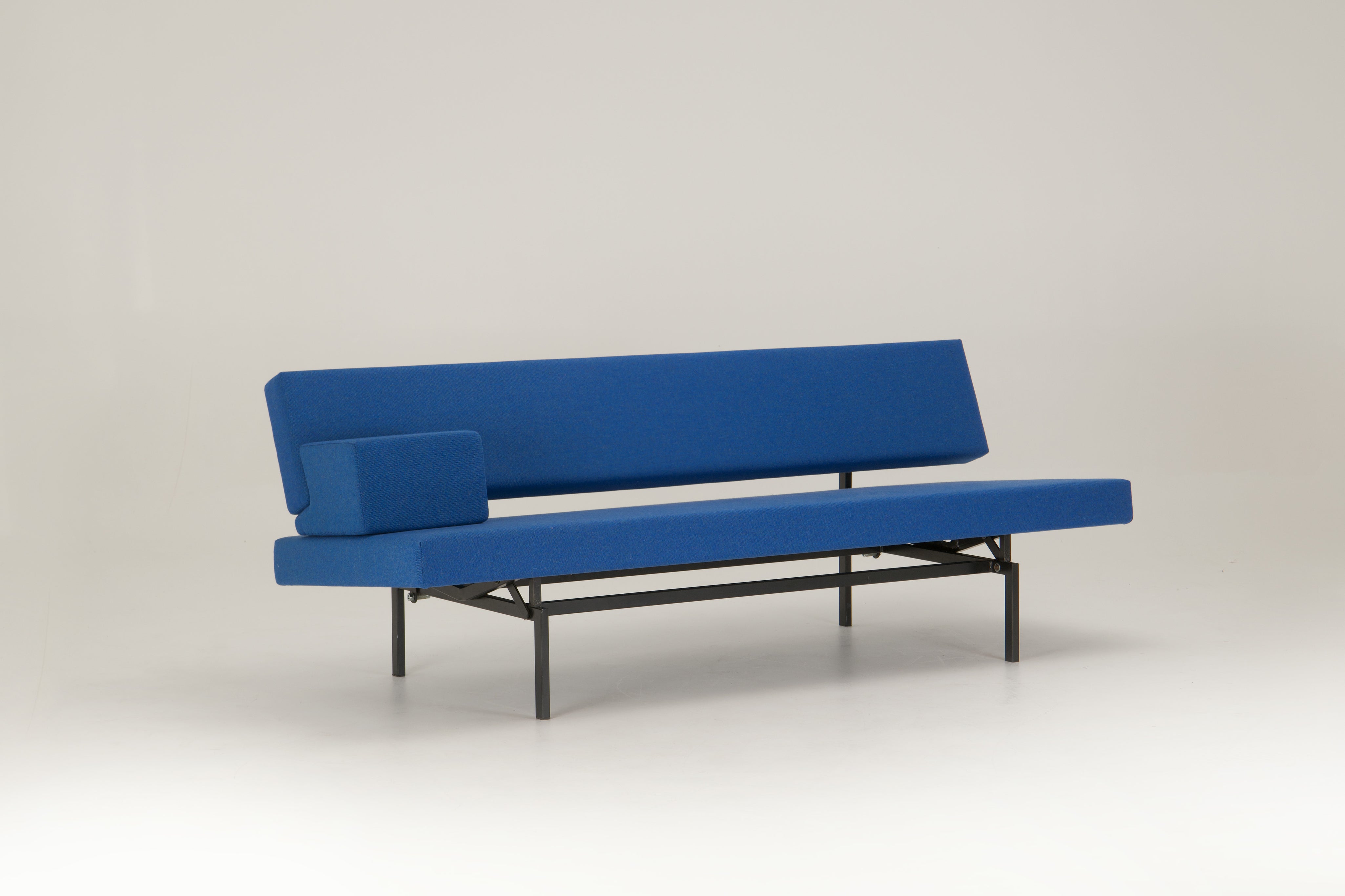 Model_540_Convertible_Sofa_Daybed_by_Gijs_van_der_Sluis,_Netherlands,_1961